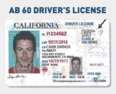 La licencia de conducir AB60 al frente muestra la leyenda “se aplican límites federales”