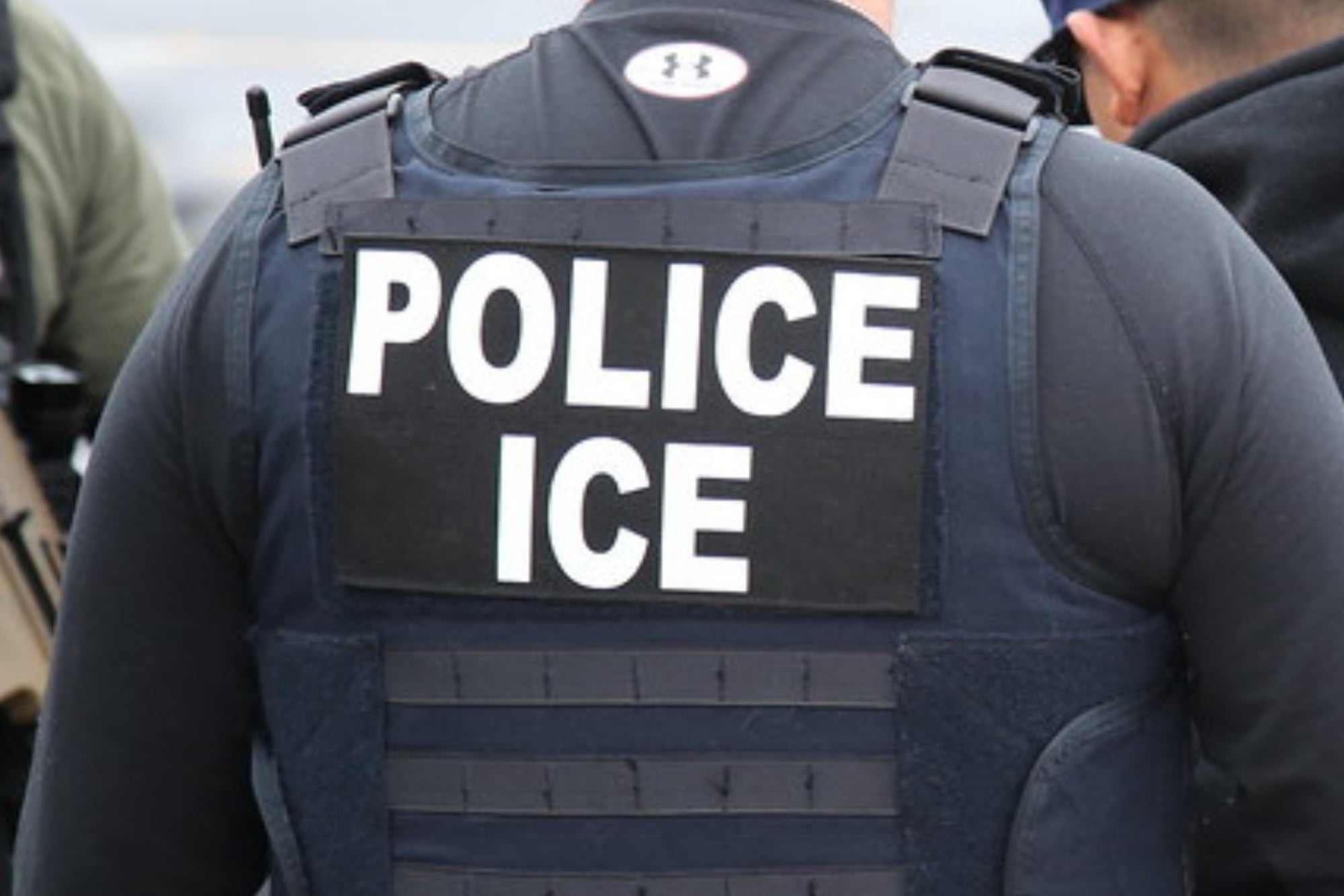 Así fue el momento en donde este migrante mexicano fue detenido por un momento en la calle por parte del ICE