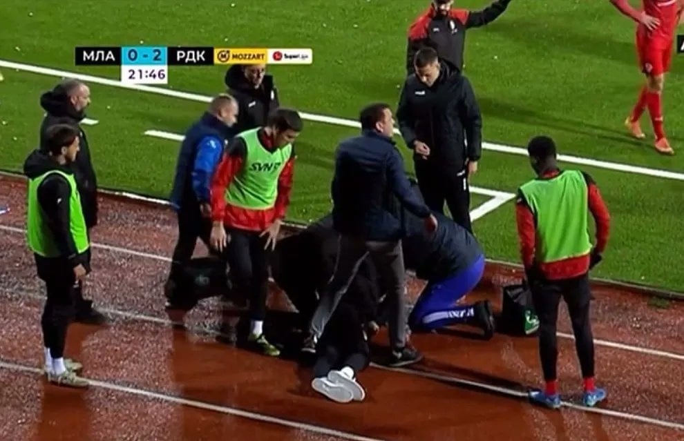 Mladen Zizovic, técnico de Radnicki 1923 de Serbia, murió tras sufrir un infarto en pleno partido
