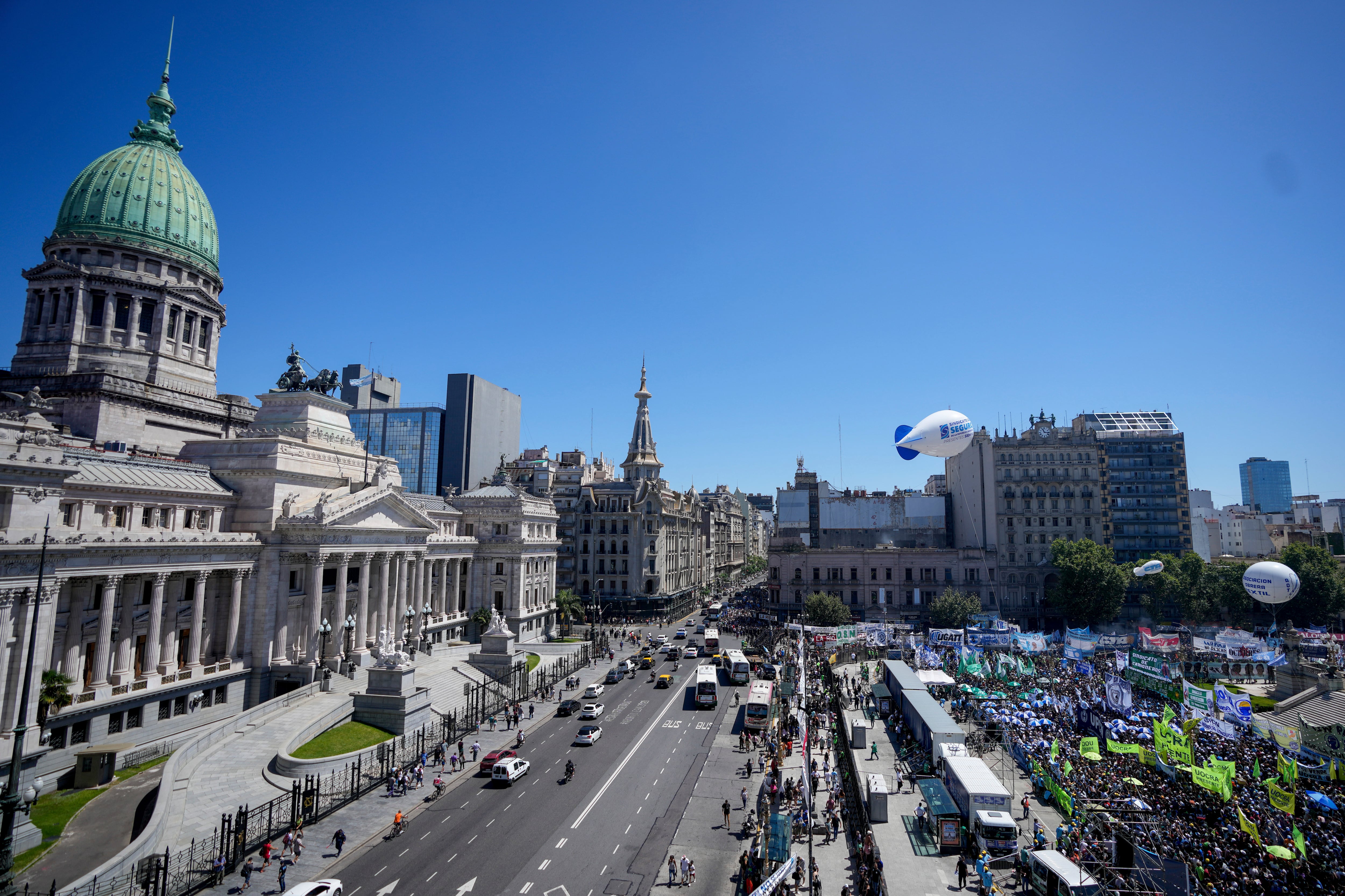 Una manifestación en enero de 2024 frente al Congreso, durante un paro nacional contra las reformas económicas y laborales del gobierno de Milei