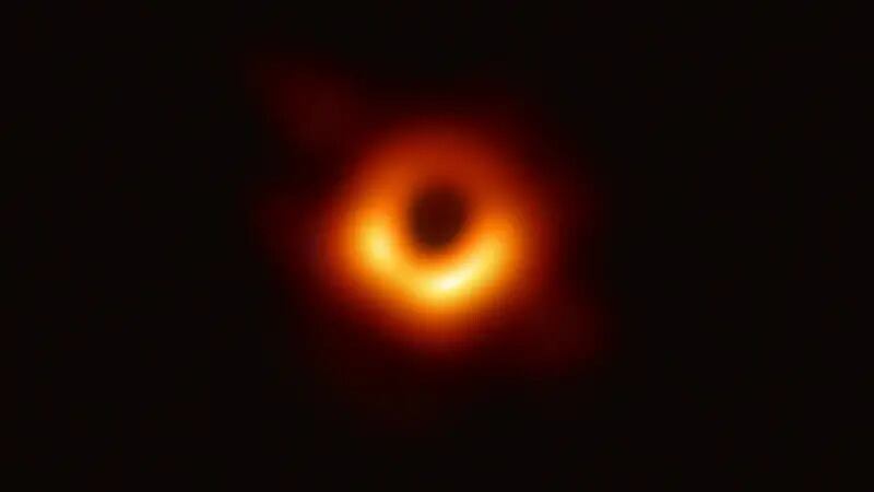 Esta es la primera foto tomada a un agujero negro, publicada en 2019: todo un hito para la astrofísica