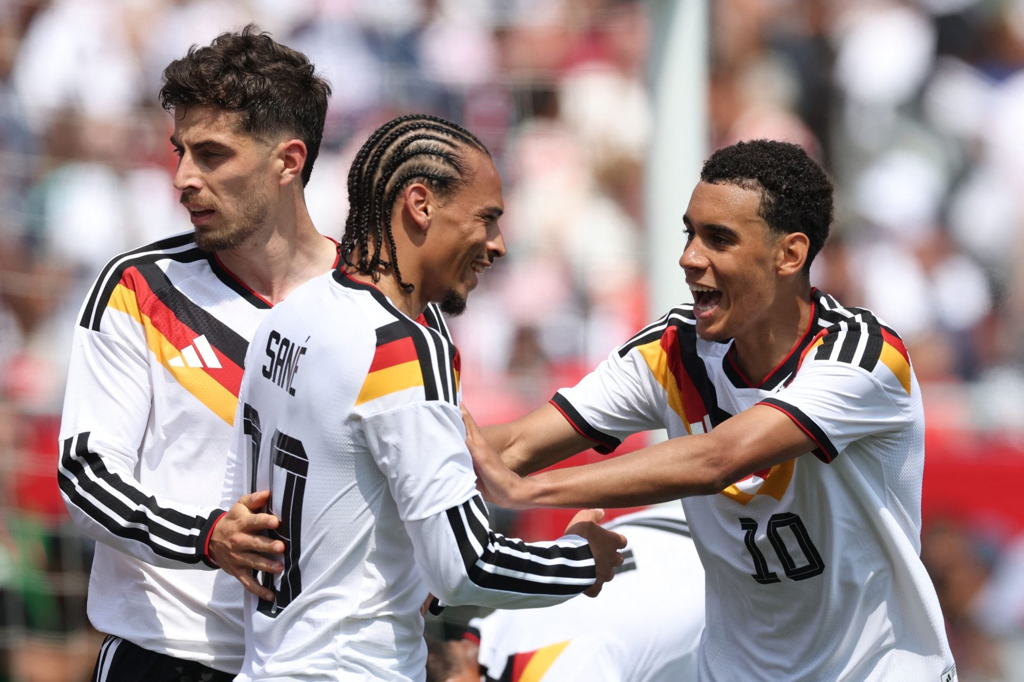 Alemania ganó con un gol del delantero más resistido y el lamento por la baja de una promesa