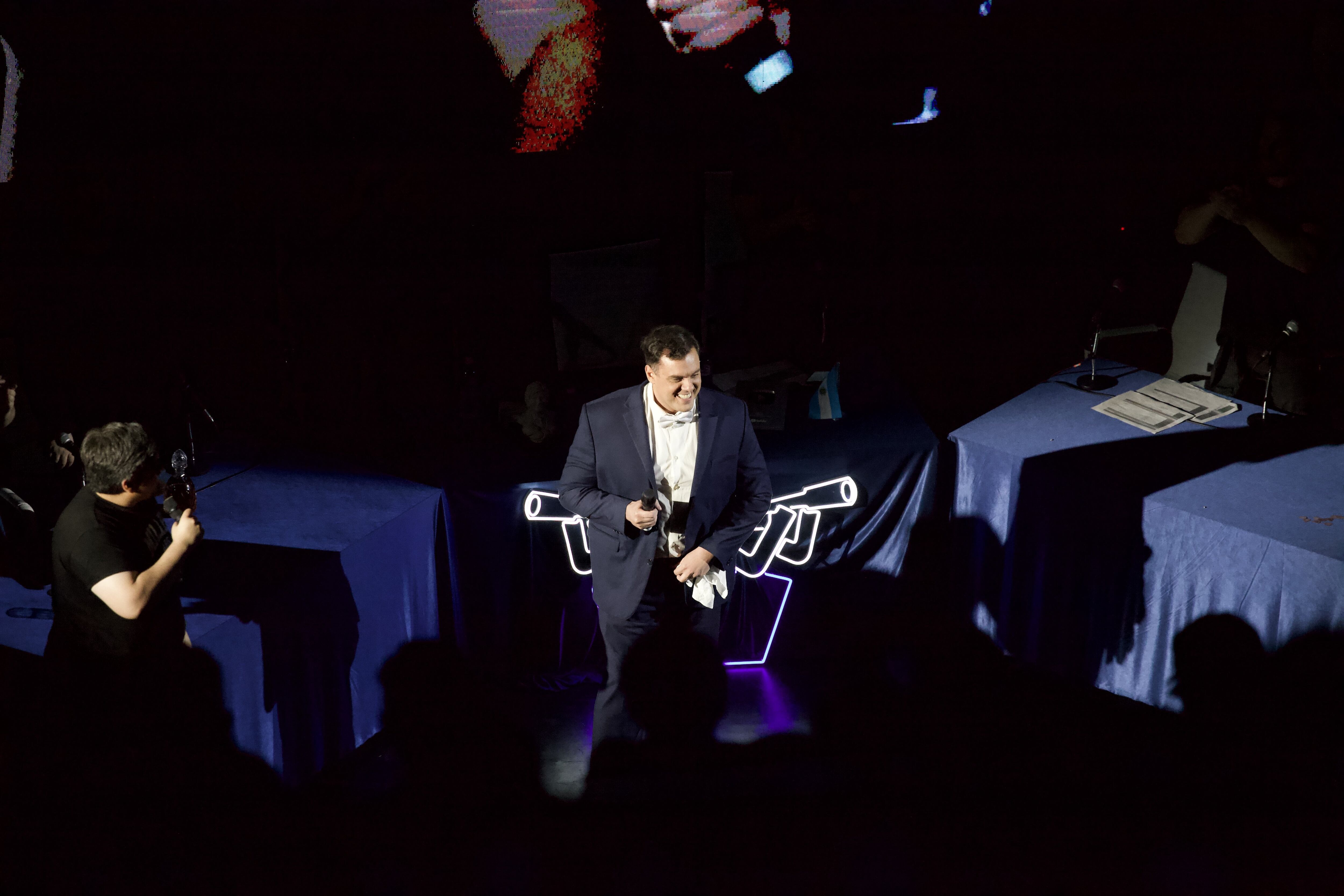 En el teatro Broadway se llevó a cabo la misa libertaria del Gordo Dan. El auditorio se llenó completo