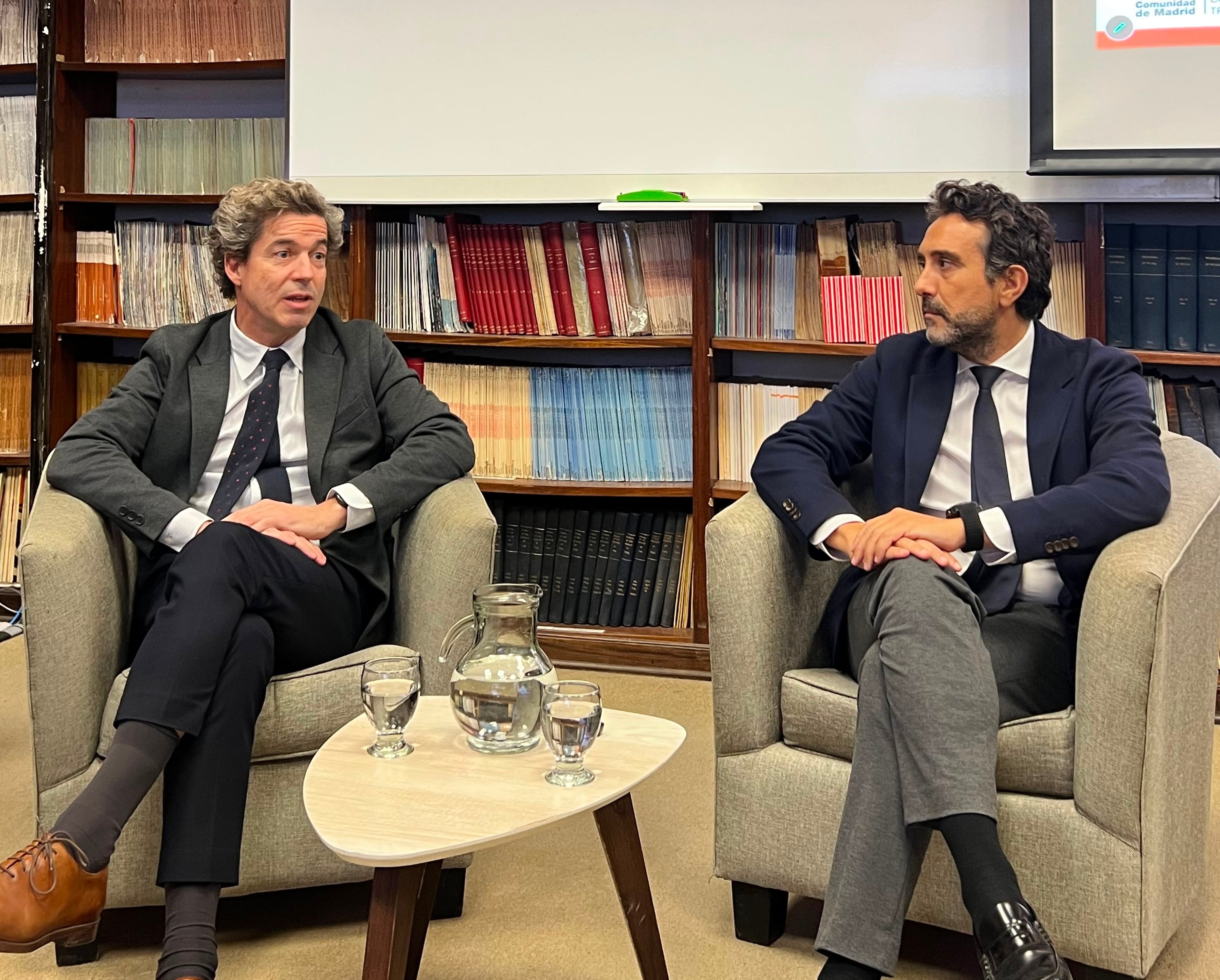 Núñez Fernández junto a Pablo Bereciartua, ministro porteño de Movilidad e Infraestructura y presidente del CAI