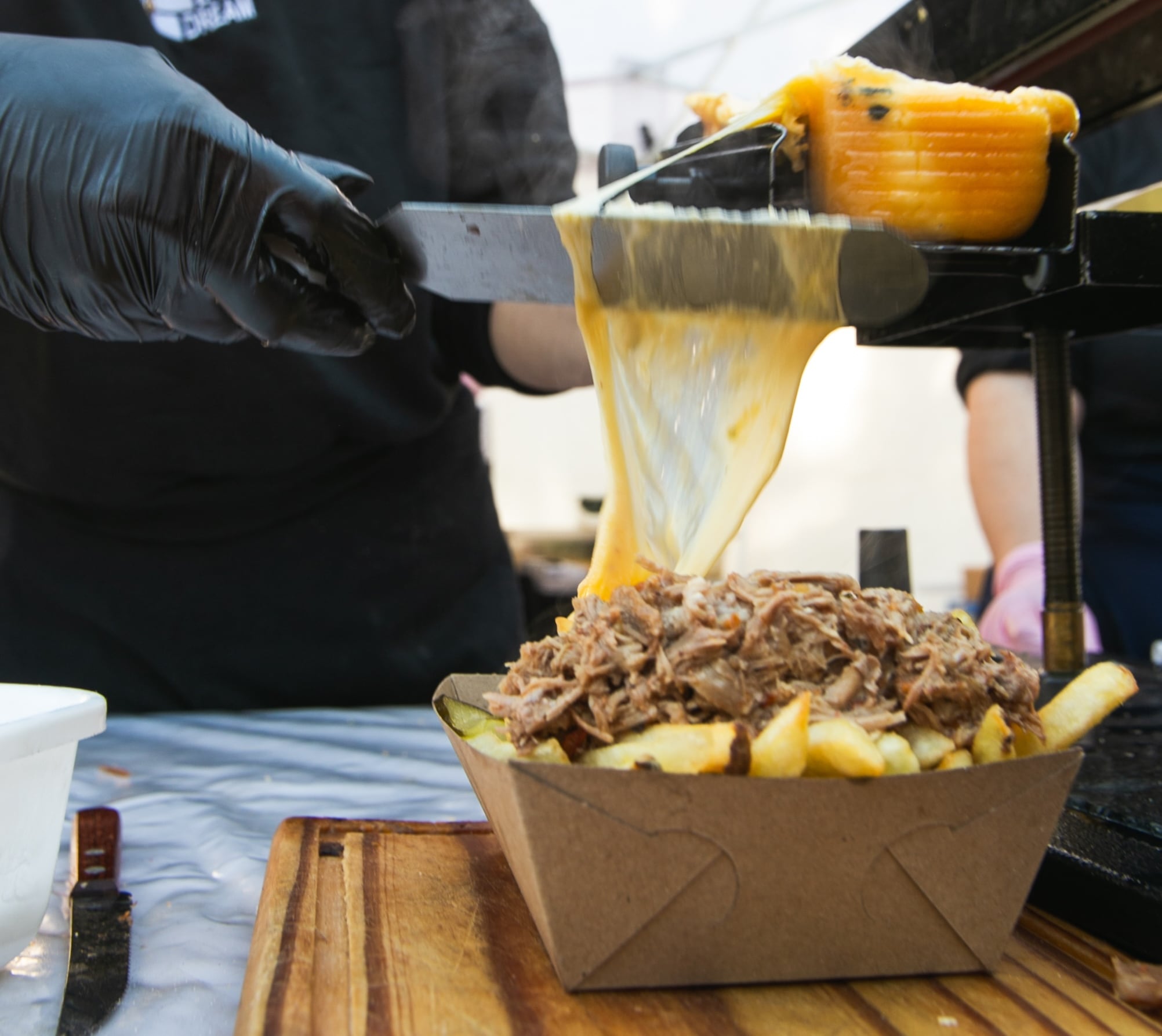 En Recoleta: 10 platos imperdibles de la última Feria Francesa del año con más de 30 stands de cocina regional