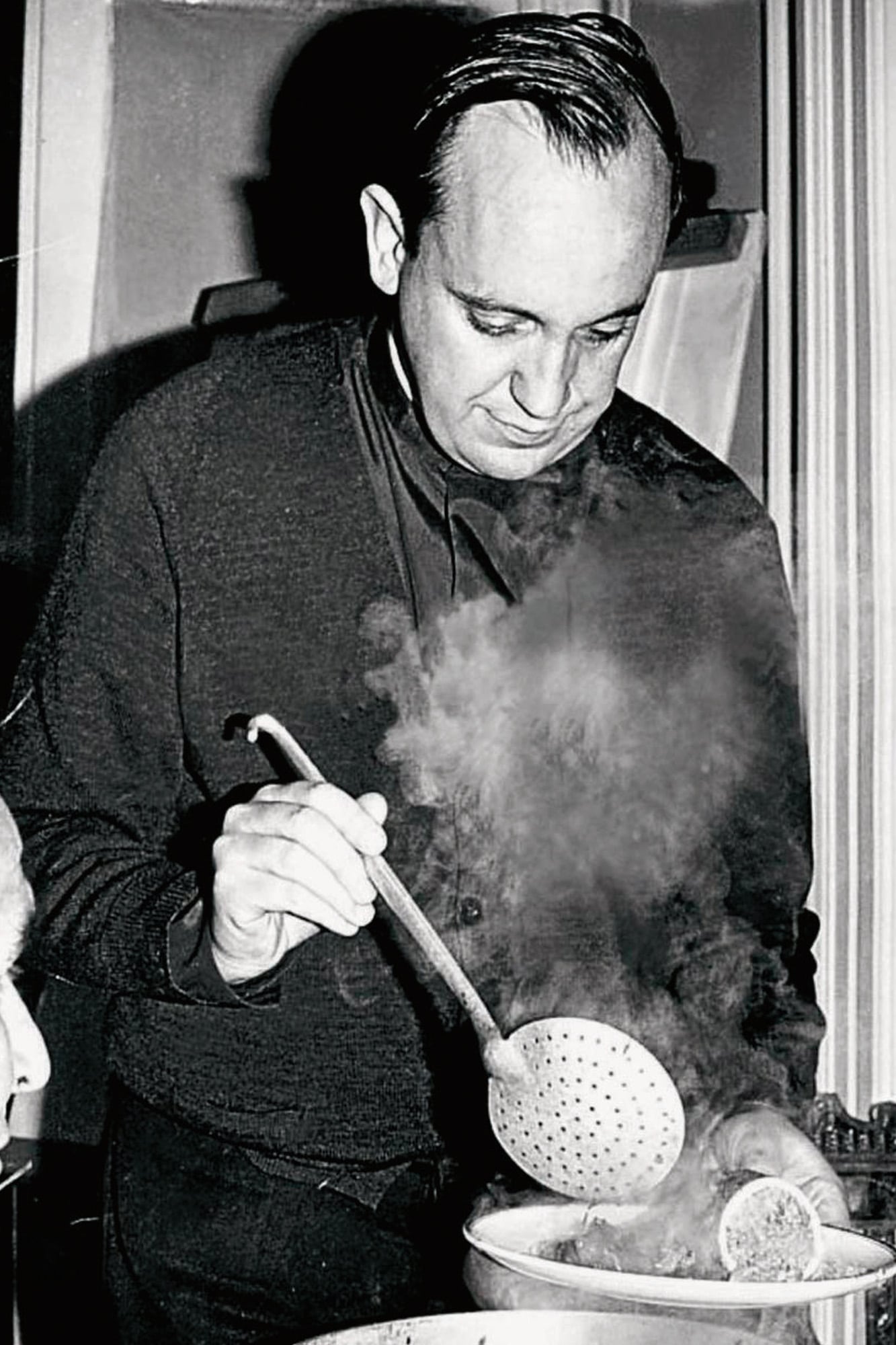 Además de ser un apasionado por el tango y por San Lorenzo, Bergoglio era gran cocinero.
José, su sobrino, también se da maña en la cocina: “Lo que no sé cocinar, lo averiguo y lo hago”, cuenta