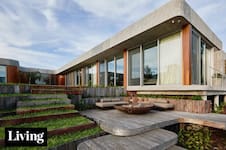 Materiales nobles en una puesta novedosa y a medida para una casa junto al agua