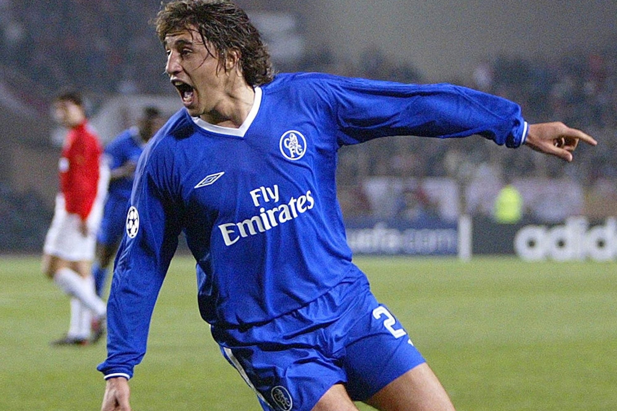 Hernan Crespo celebra su gol para Chelsea contra Mónaco durante la semifinal de la Champions League de ida, en 2004