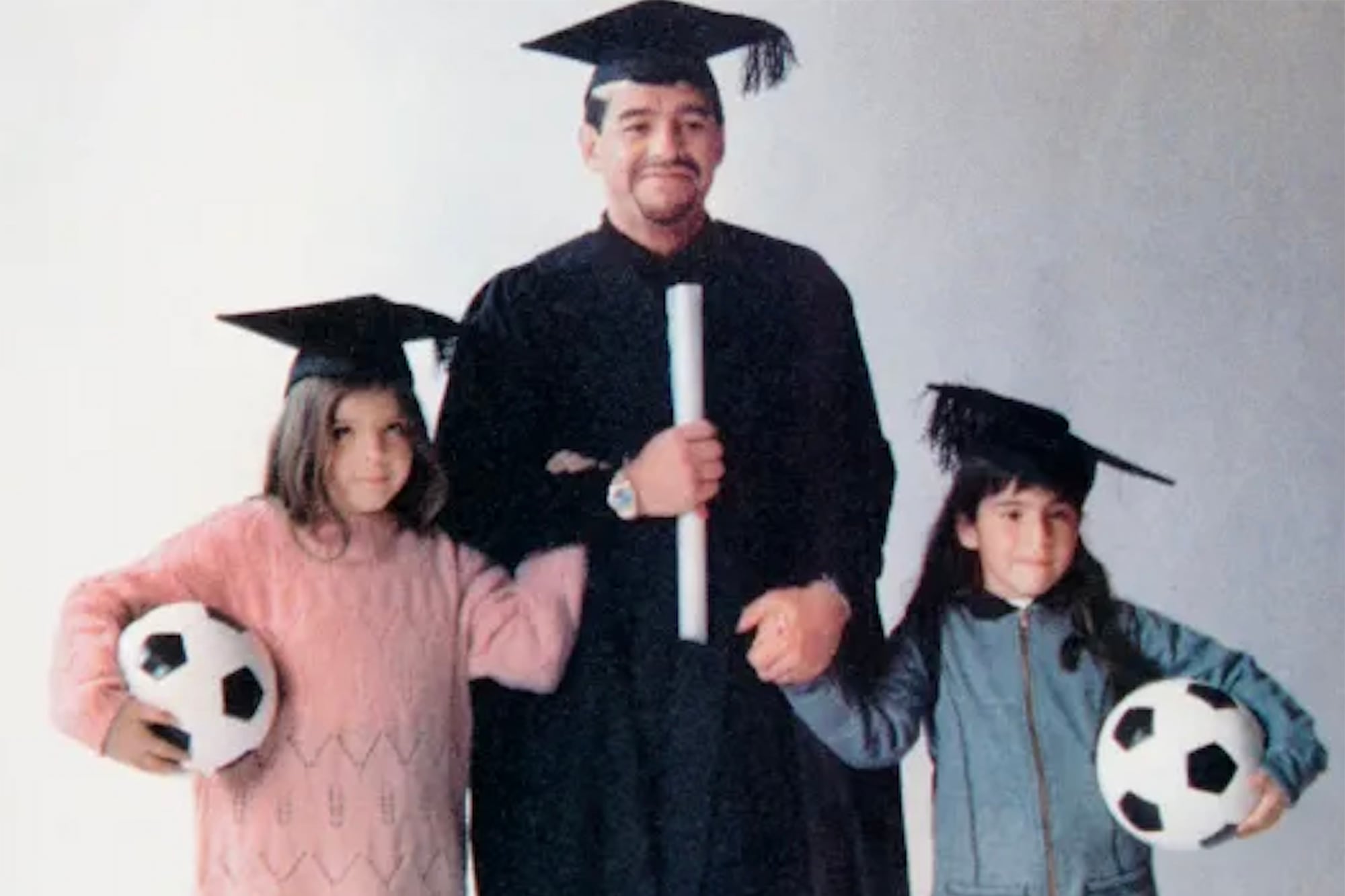 La historia detrás de la visita de Maradona a Oxford: el ex maletero de hotel que venció la resistencia del alumnado