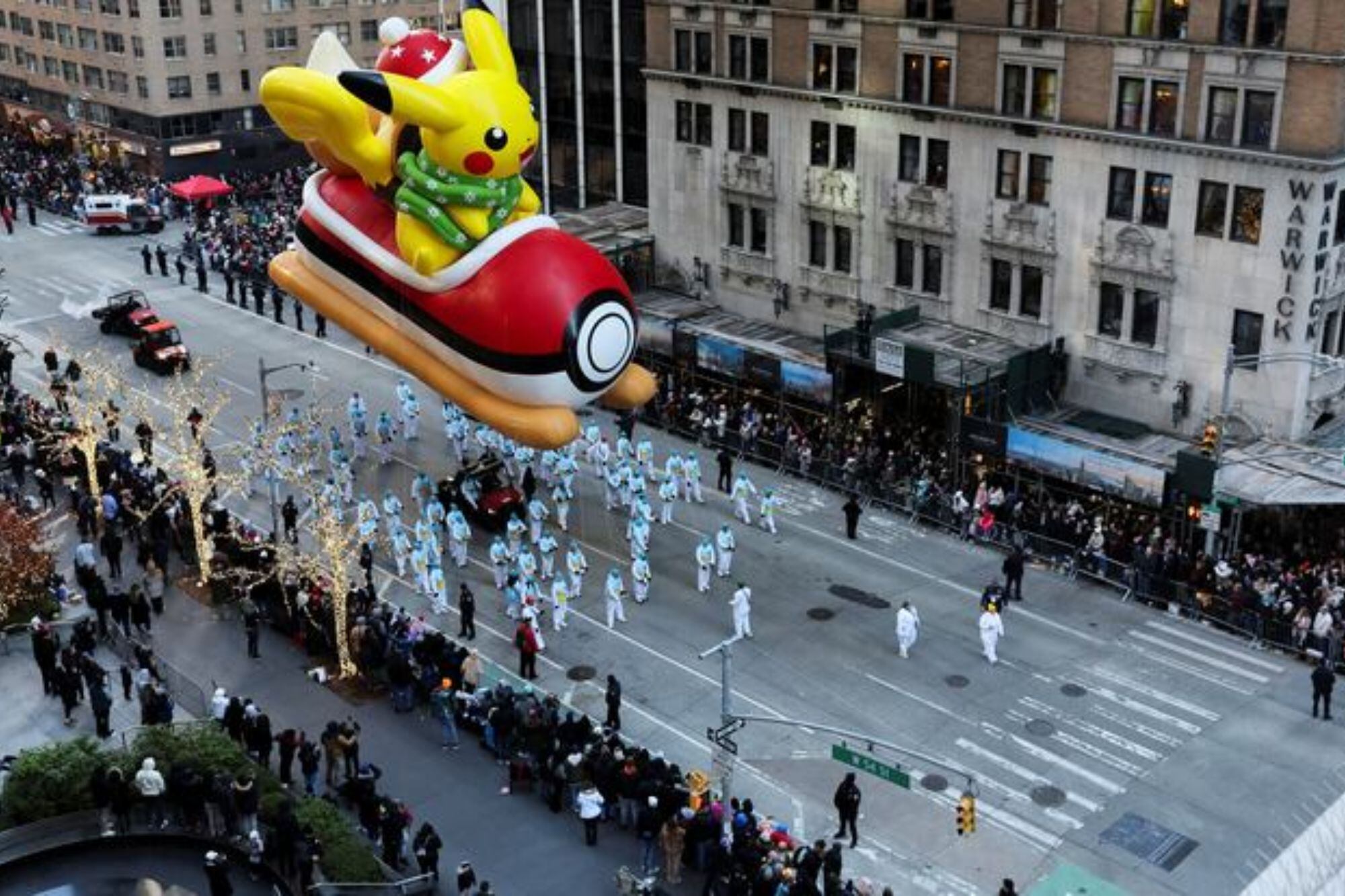 El evento de Nueva York cuenta con personajes icónicos que recorren las calles en carrozas y globos