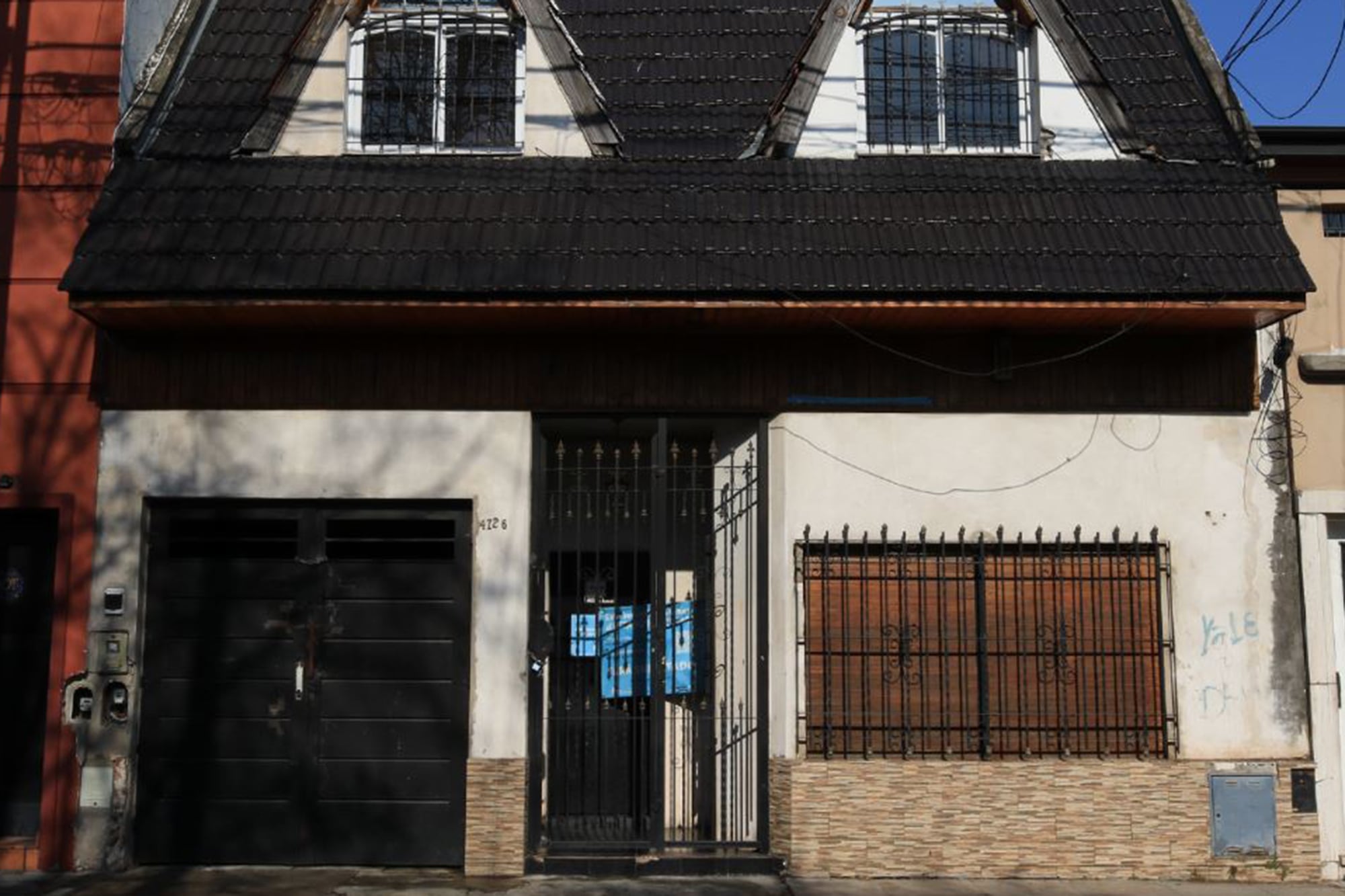 Calendario de remates de propiedades de octubre 2026 15 El 16 de octubre a las 14 se subastará un terreno irregular con una vivienda compuesta por dos volúmenes construidos en Villa Luro