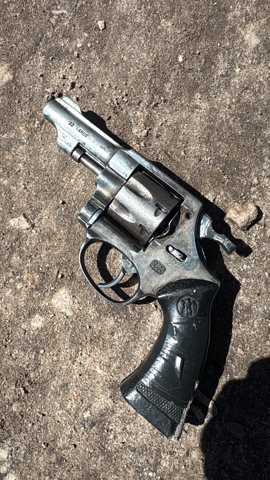 Revólver incautado por la policía