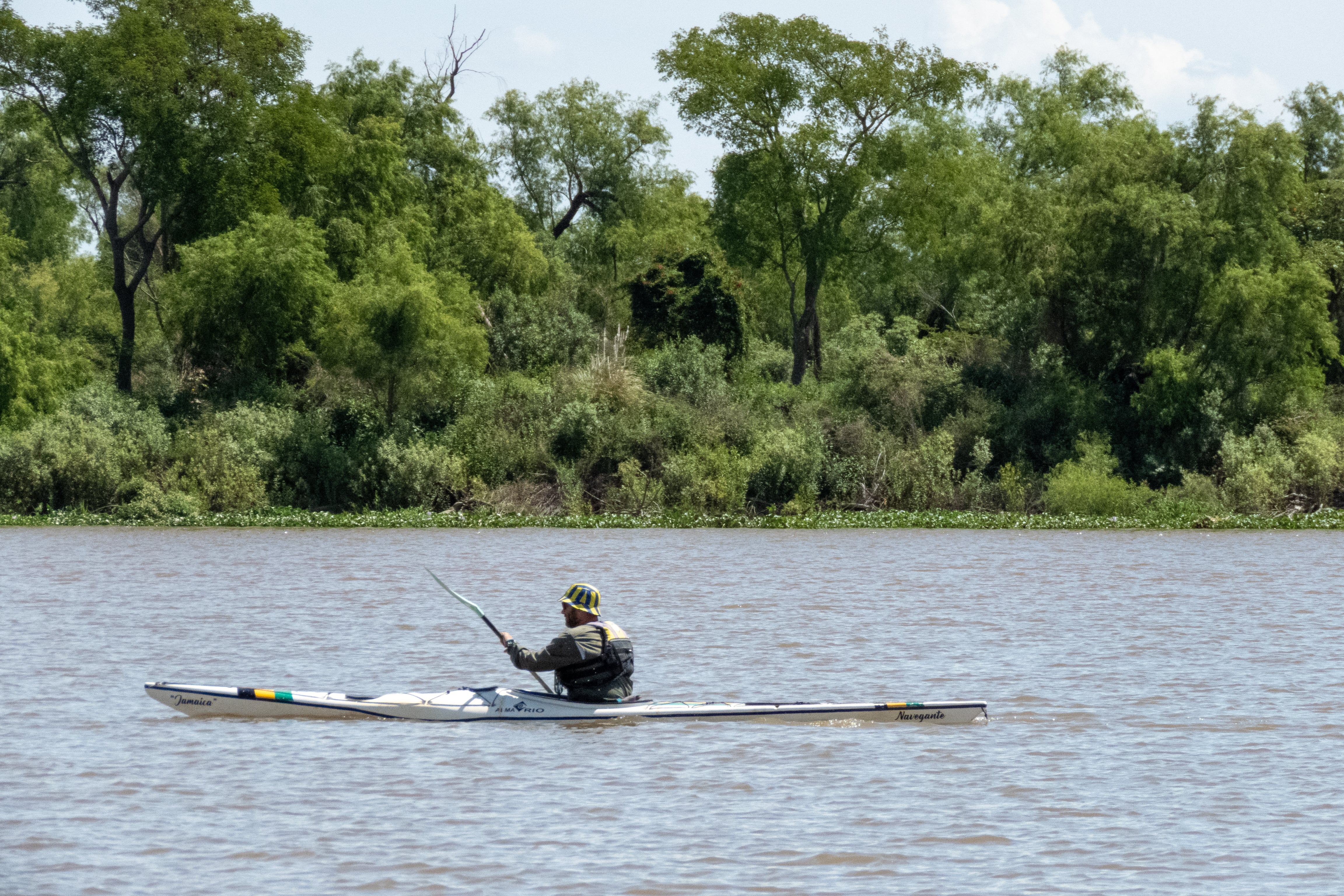 Otoño es ideal para practicar kayak en el Parque Nacional Pre Delta.