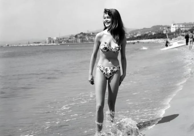 Brigitte Bardot ayudó a popularizar el bikini en los años cincuenta, después de protagonizar Manina, la chica del bikini