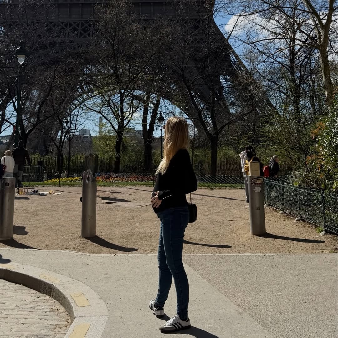 Sofi Aldrey lució su embarazo en París (Foto: Instagram @sofialdrey)