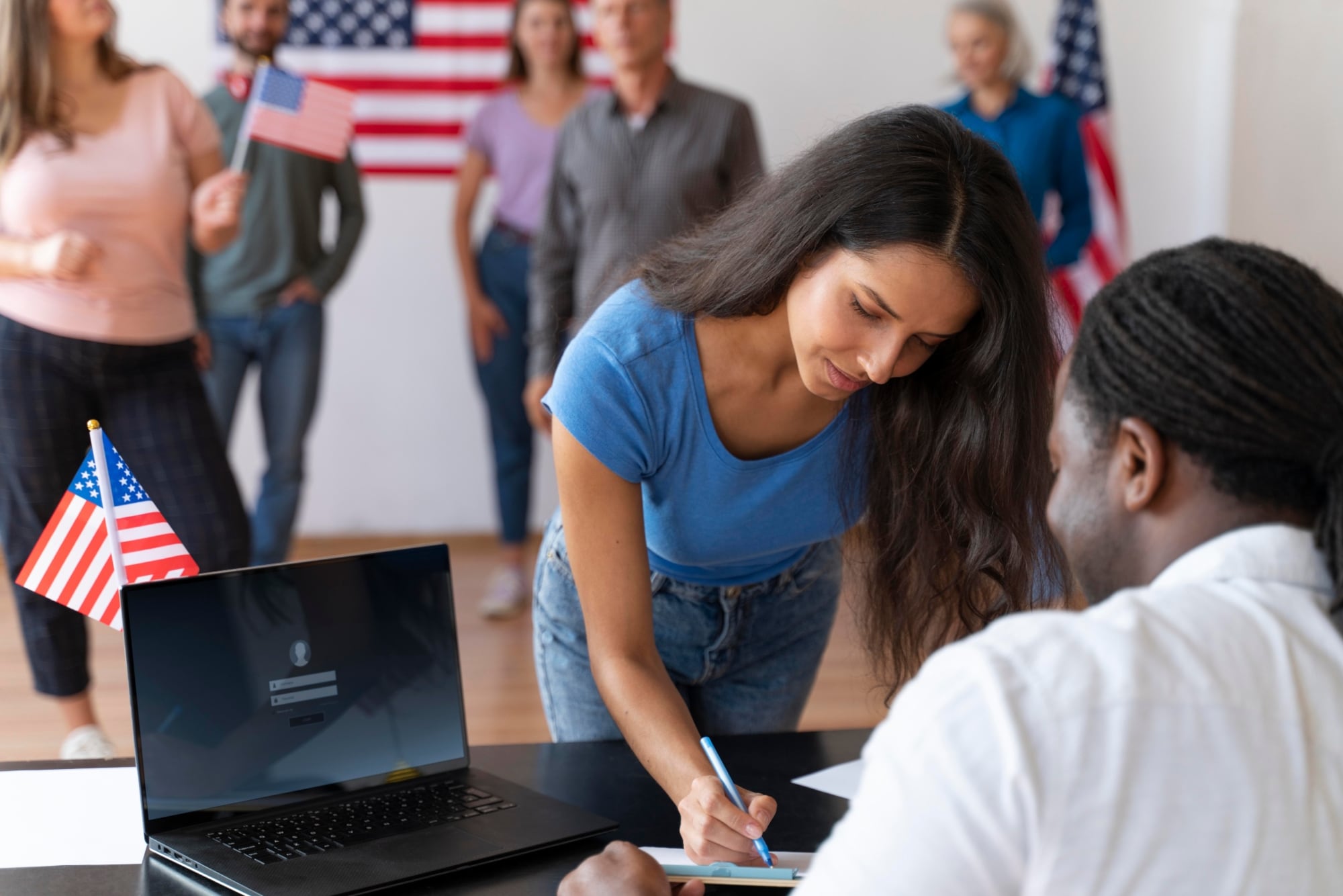 Uscis aclaró que algunas personas no necesitan solicitar el EAD en Estados Unidos