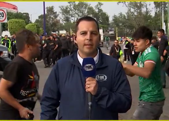 Video viral: dos mexicanos a las piñas en medio de un móvil en la ceremonia de apertura del Mundial