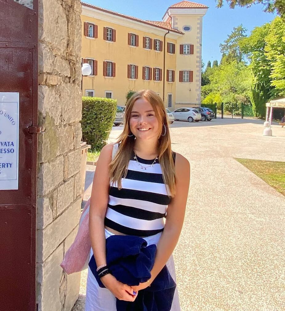 La princesa Ariane en agosto de 2023, cuando comenzó sus estudios en el Colegio del Mundo Unido del Adriático, en Duino, Italia (Foto: Instagram @koninklijkhuis)