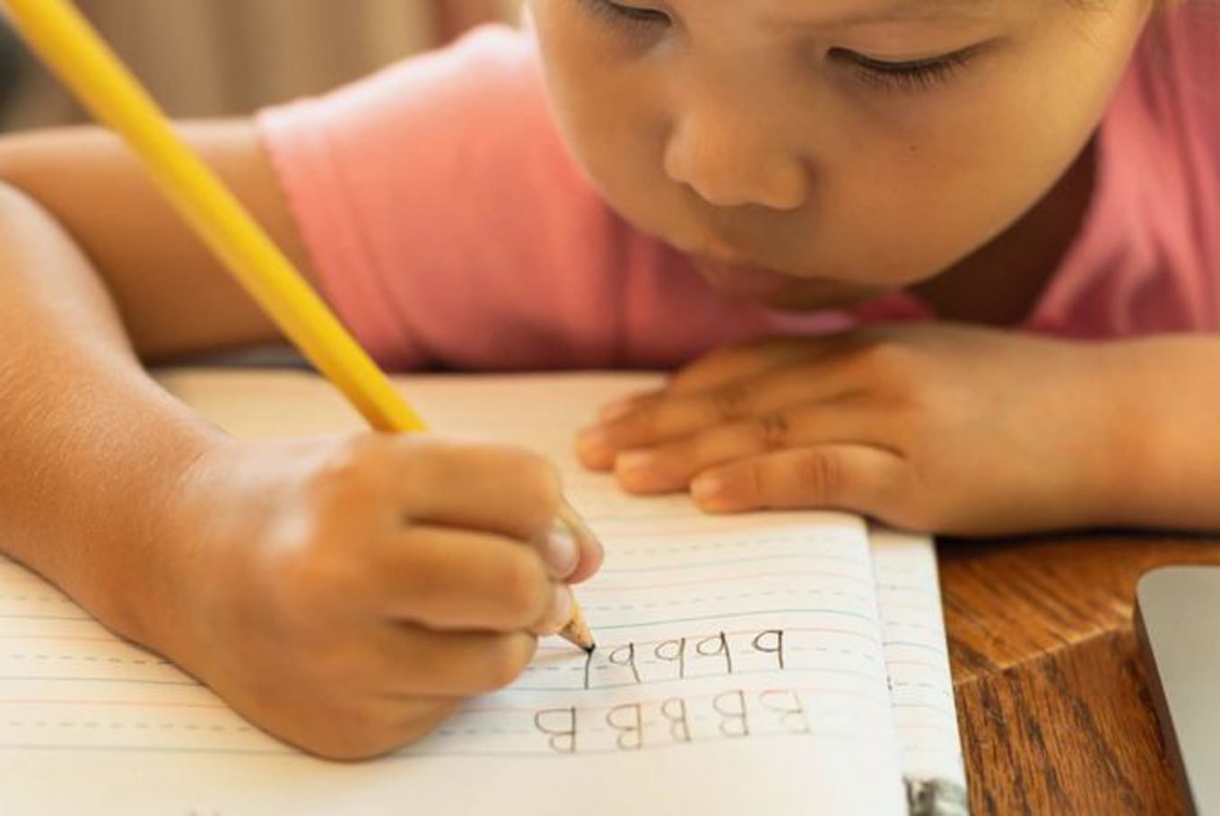 La escritura es el mejor invento del hombre, según la IA