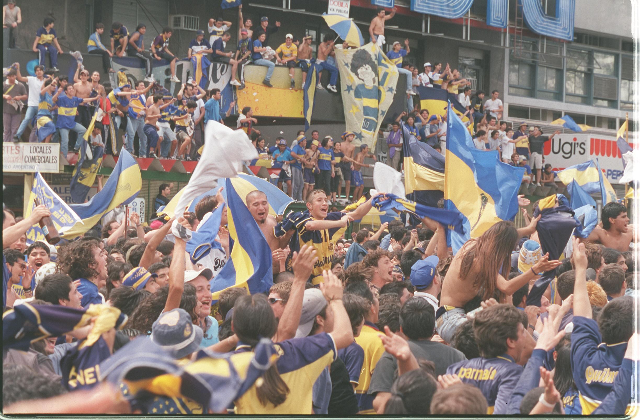 Más festejos de hinchas de Boca en el Obelisco el día de la consagración