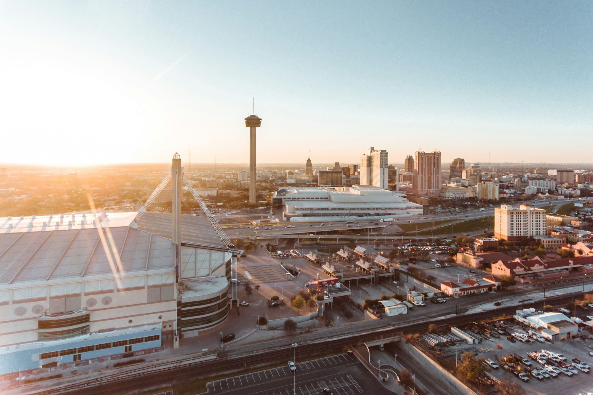 San Antonio destaca por su crecimiento económico y precios competitivos, lo que la convierte en un destino atractivo para compradores