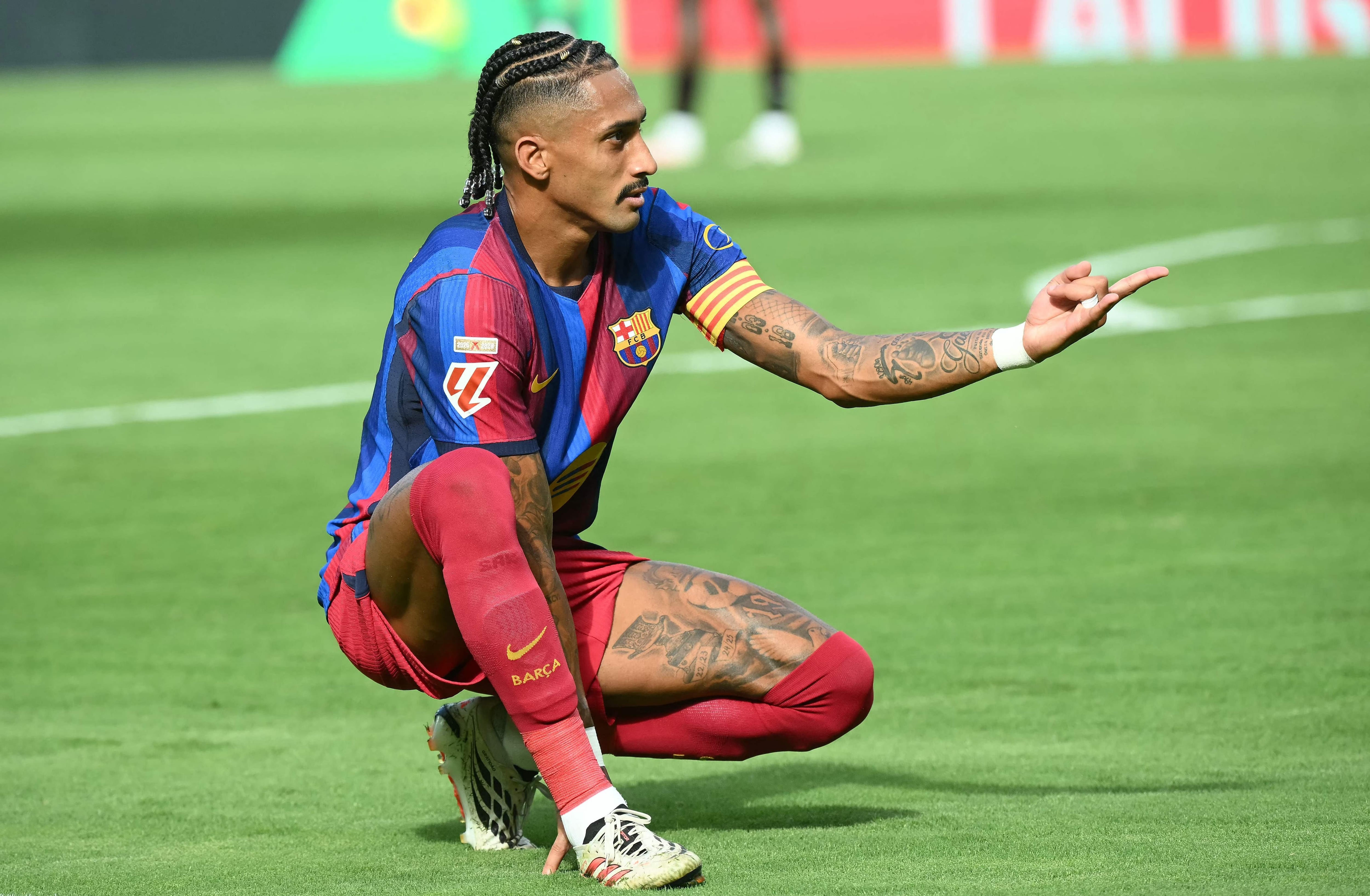 Raphinha aportó su gol, el tercero del equipo, y volvió a hacer el festejo del Hombre Araña: es el goleador de la liga española, con seis en cuatro encuentros.