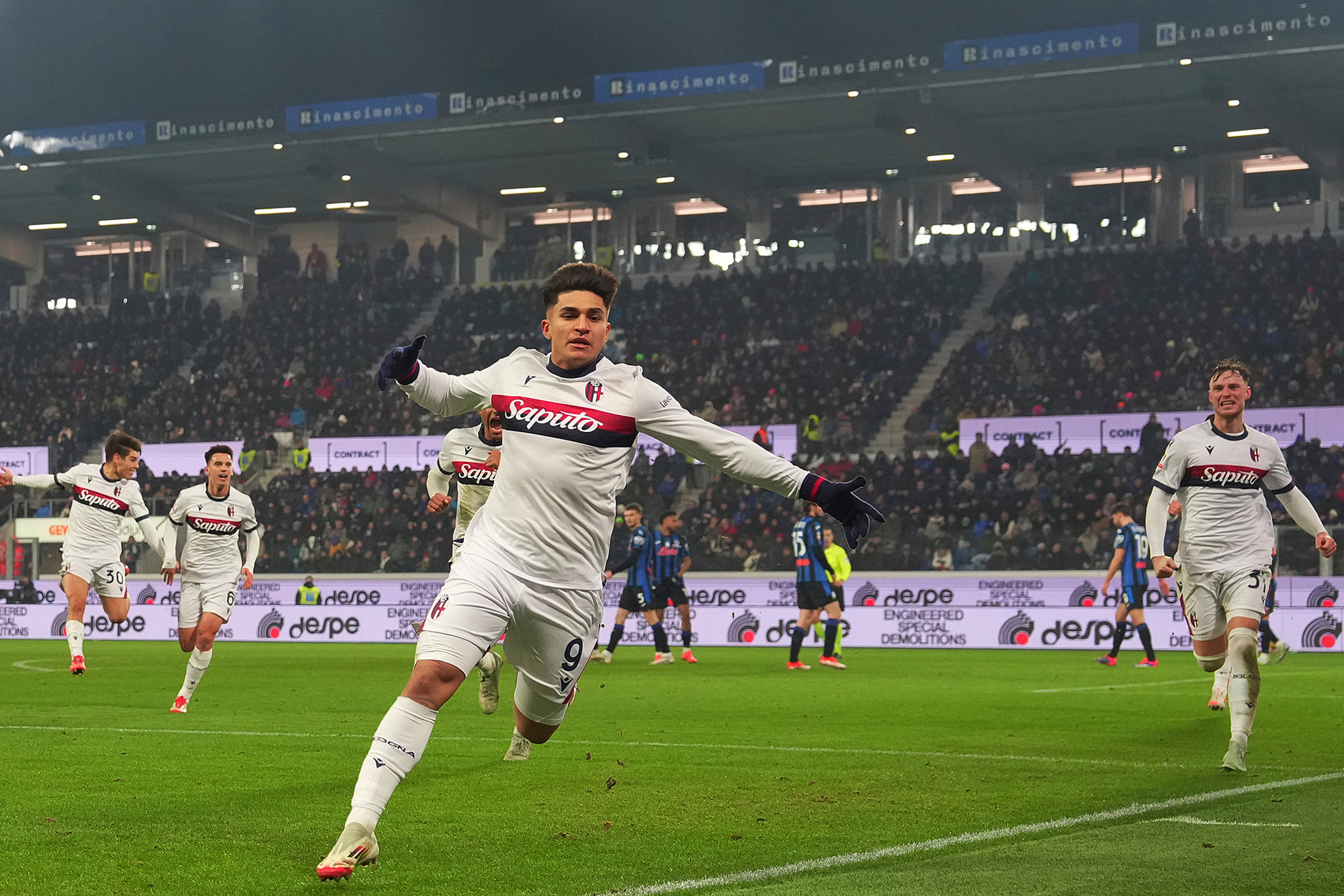 Santiago Castro, jugador de Bologna y adversario de Milan este miércoles, por la italiana Serie A.