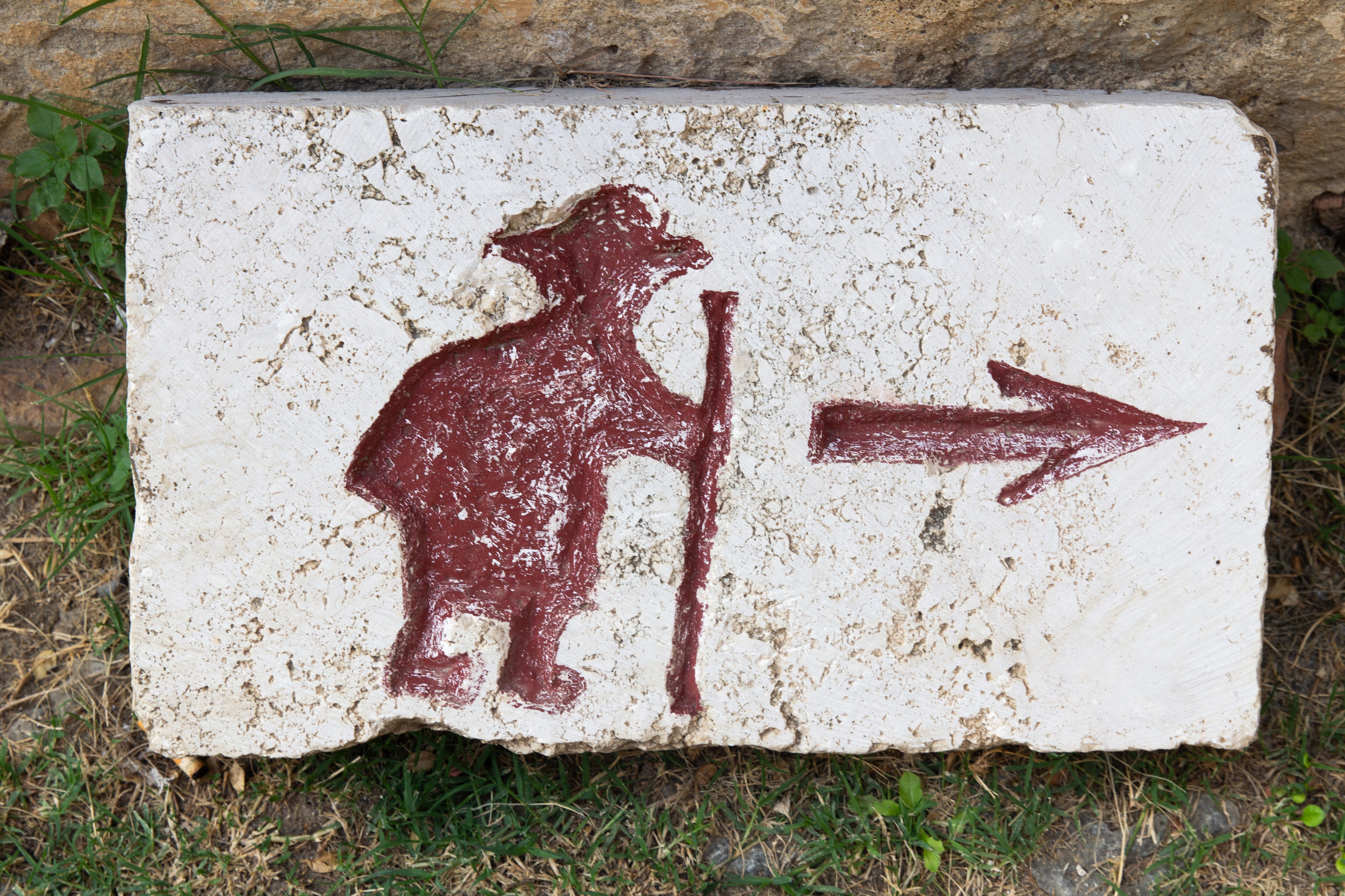 Marcadores de la via Francigena, antigua ruta de peregrinación de Canterbury a Roma.