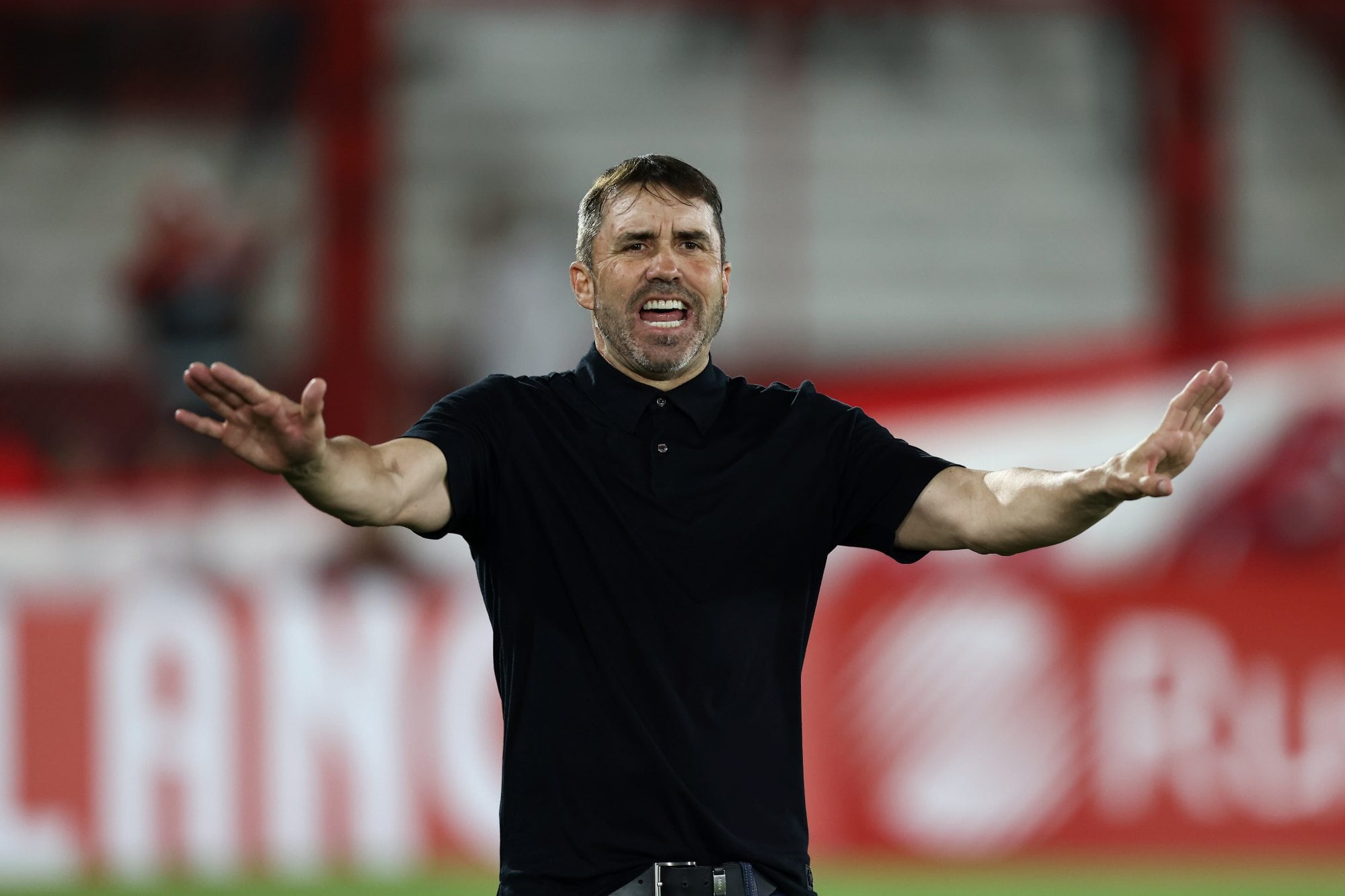 La primera noche de Eduardo Coudet al frente de River: las señales que el sucesor de Gallardo dio ante Huracán