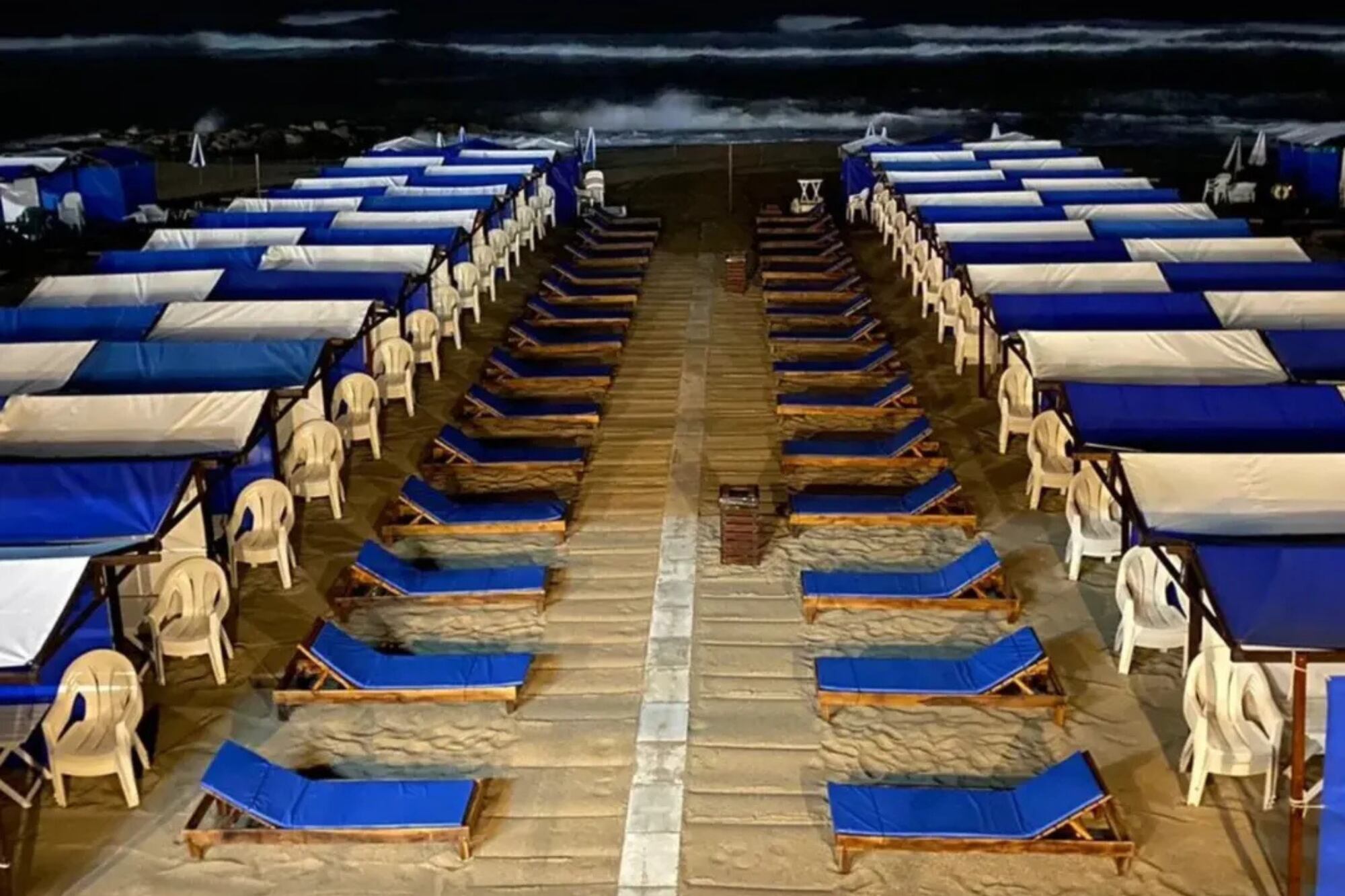 El valor del alquiler de carpas y sombrillas en el Balneario Ibiza de Miramar
