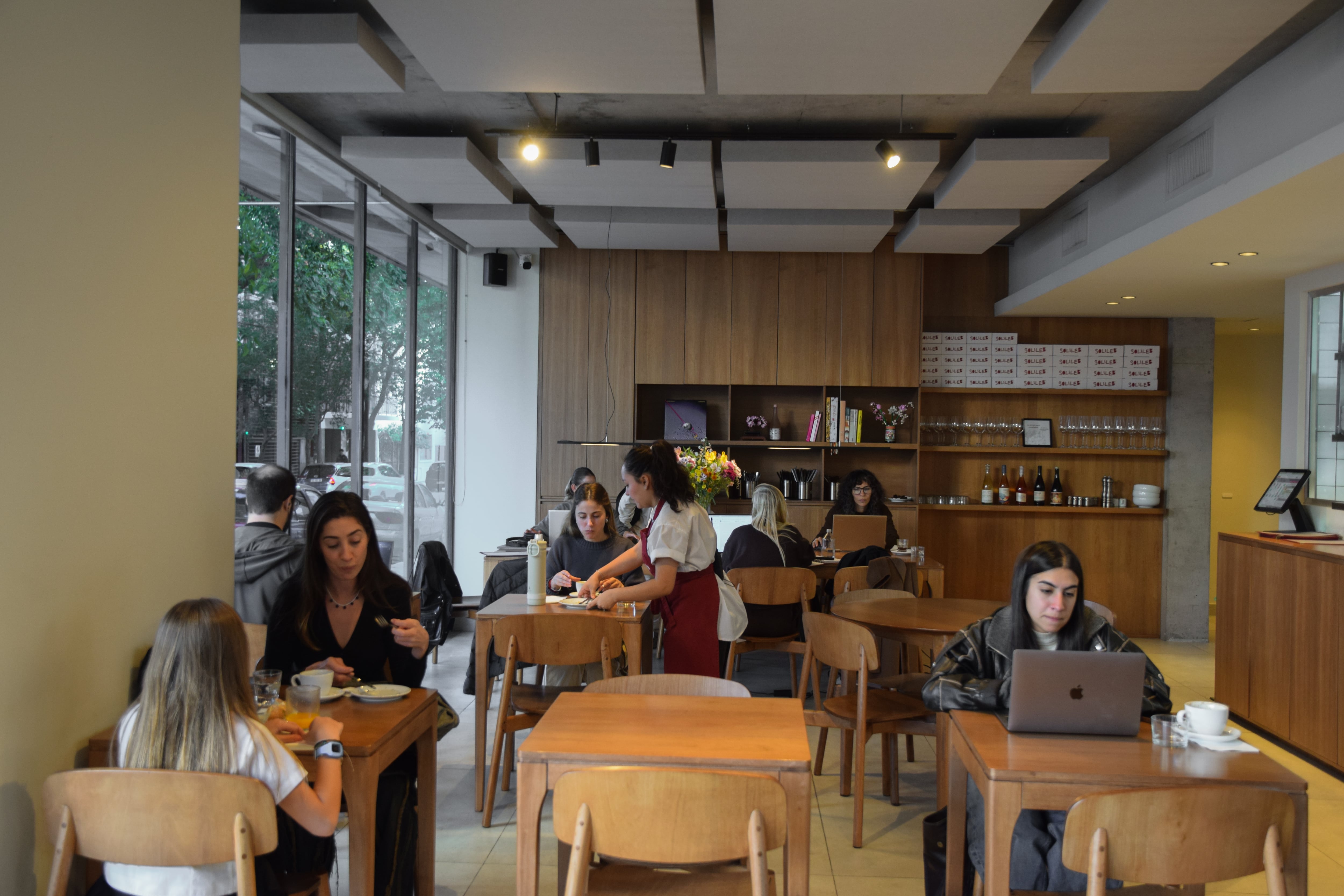 El café abre durante todo el día