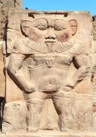 Una estatua de Bes, el antiguo dios egipcio de la fertilidad