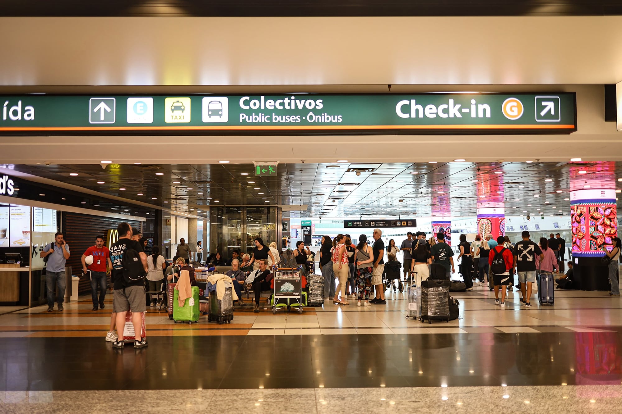 Filas en los mostradores del aeropuerto de Ezeiza. Foto ilustrativa