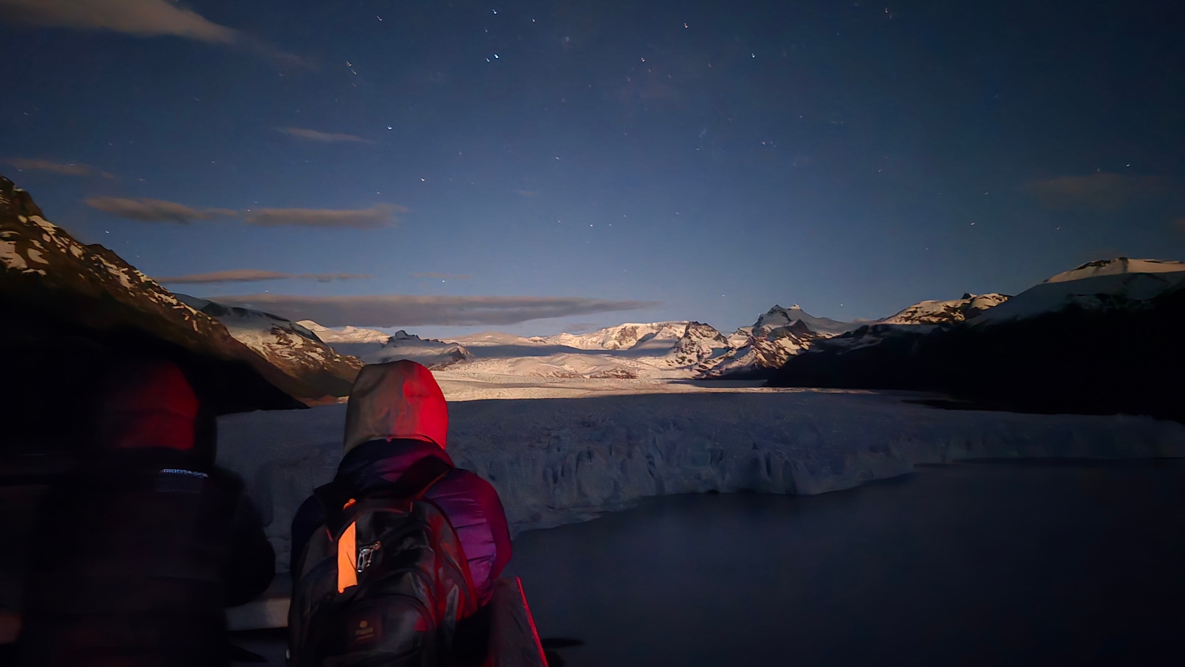 Temporada: la impresionante experiencia de visitar el glaciar Perito Moreno en las noches de Luna llena