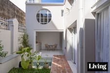 La reforma que convirtió un PH en un oasis urbano lleno de luz y verde