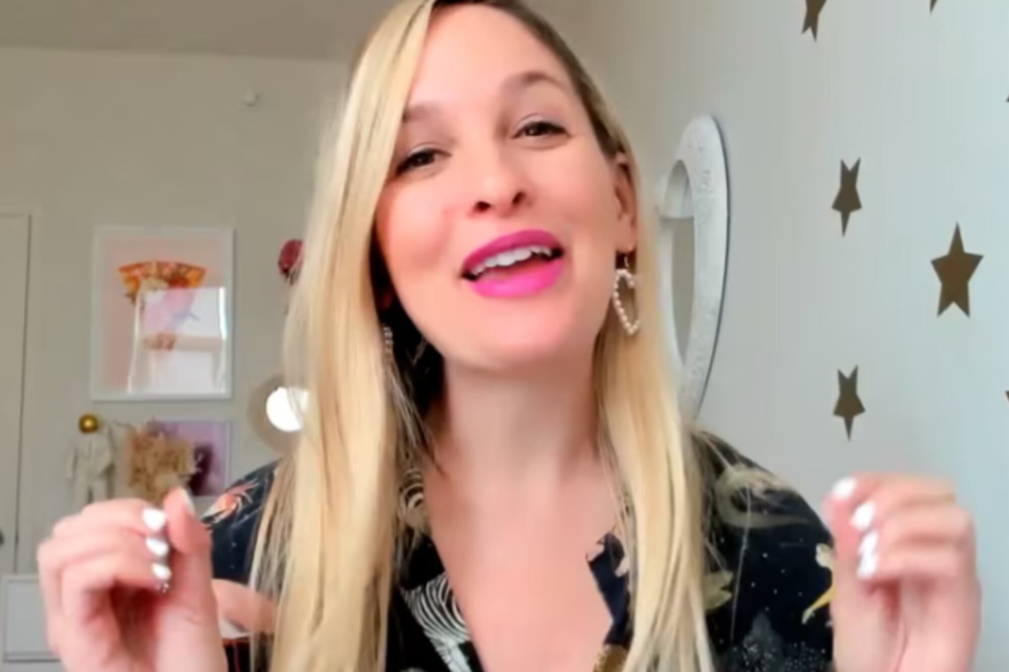 Recomienda validar la demanda antes de lanzar productos para evitar pérdidas de tiempo y dinero