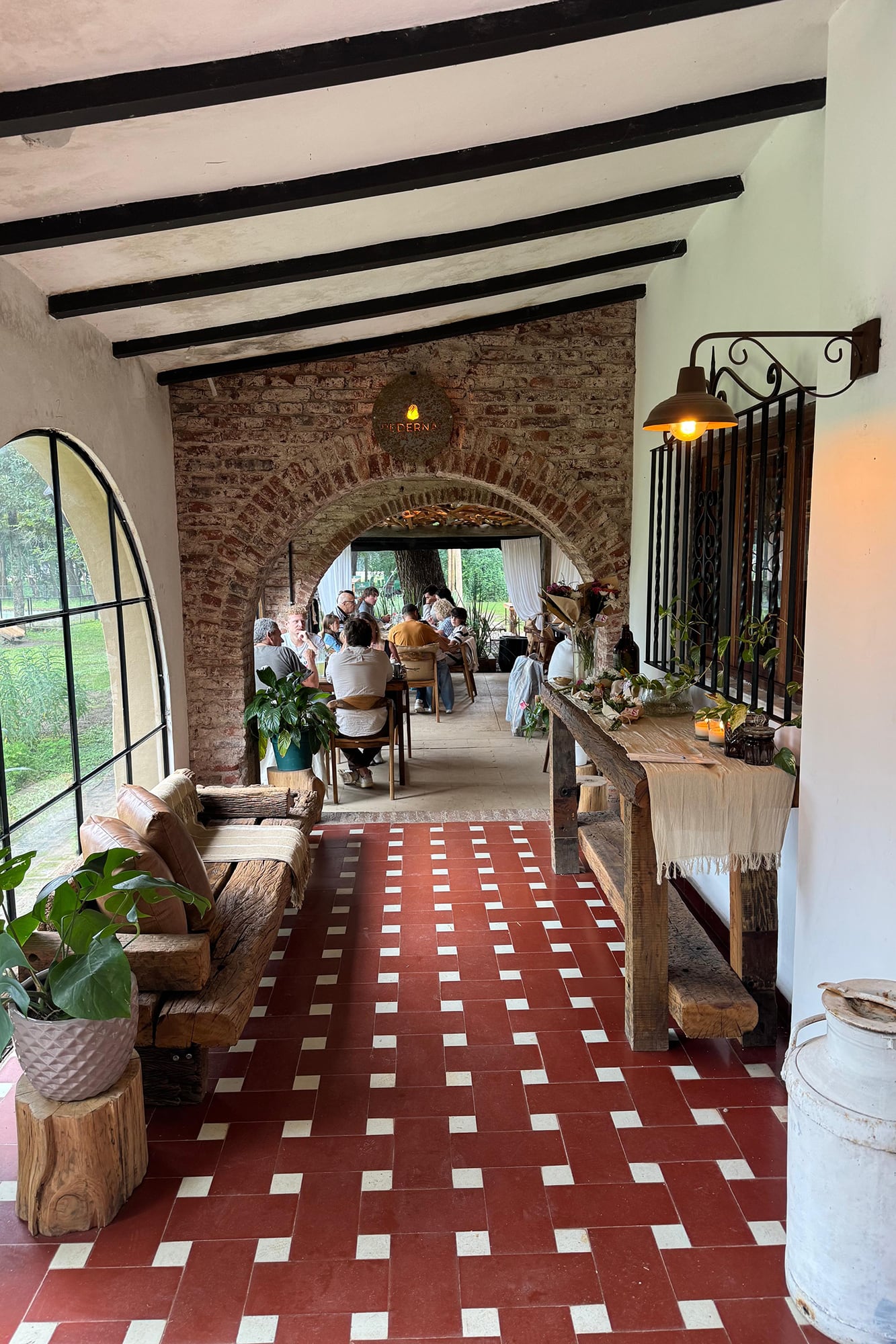 En una casa antigua funciona el restaurante Pedernal