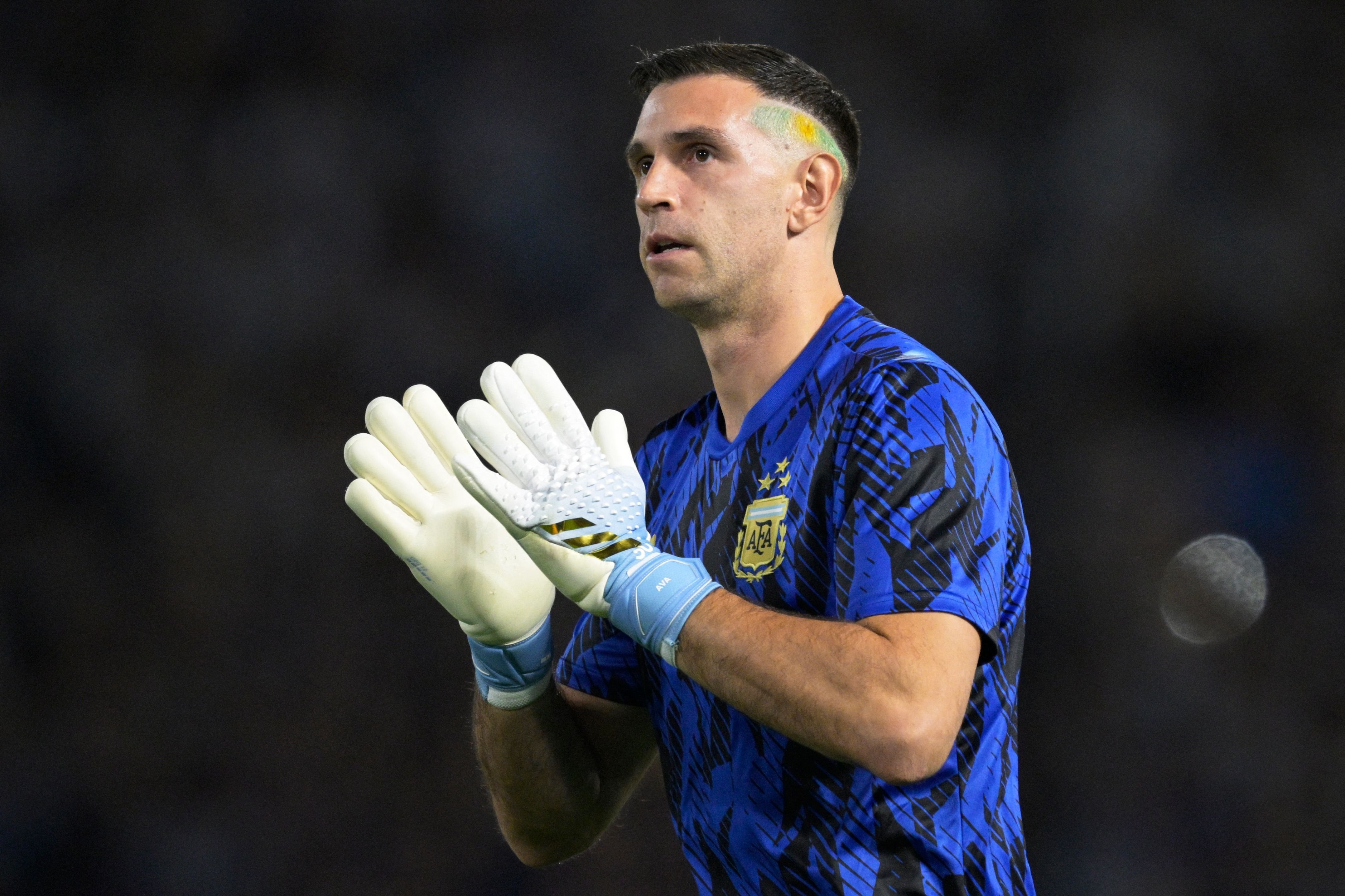 Emiliano 'Dibu' Martínez compartió el Olimpia de Oro con Franco Colapinto en 2024