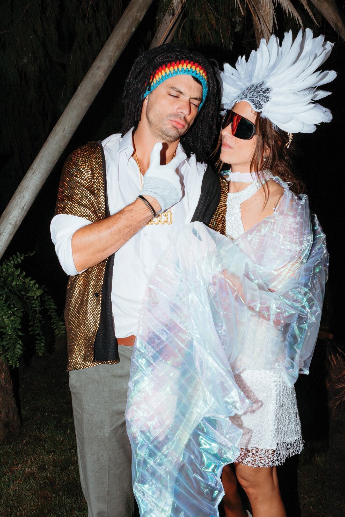 La peluca de Mateo y la capa luminosa de Vicky se llevaron todos los aplausos.