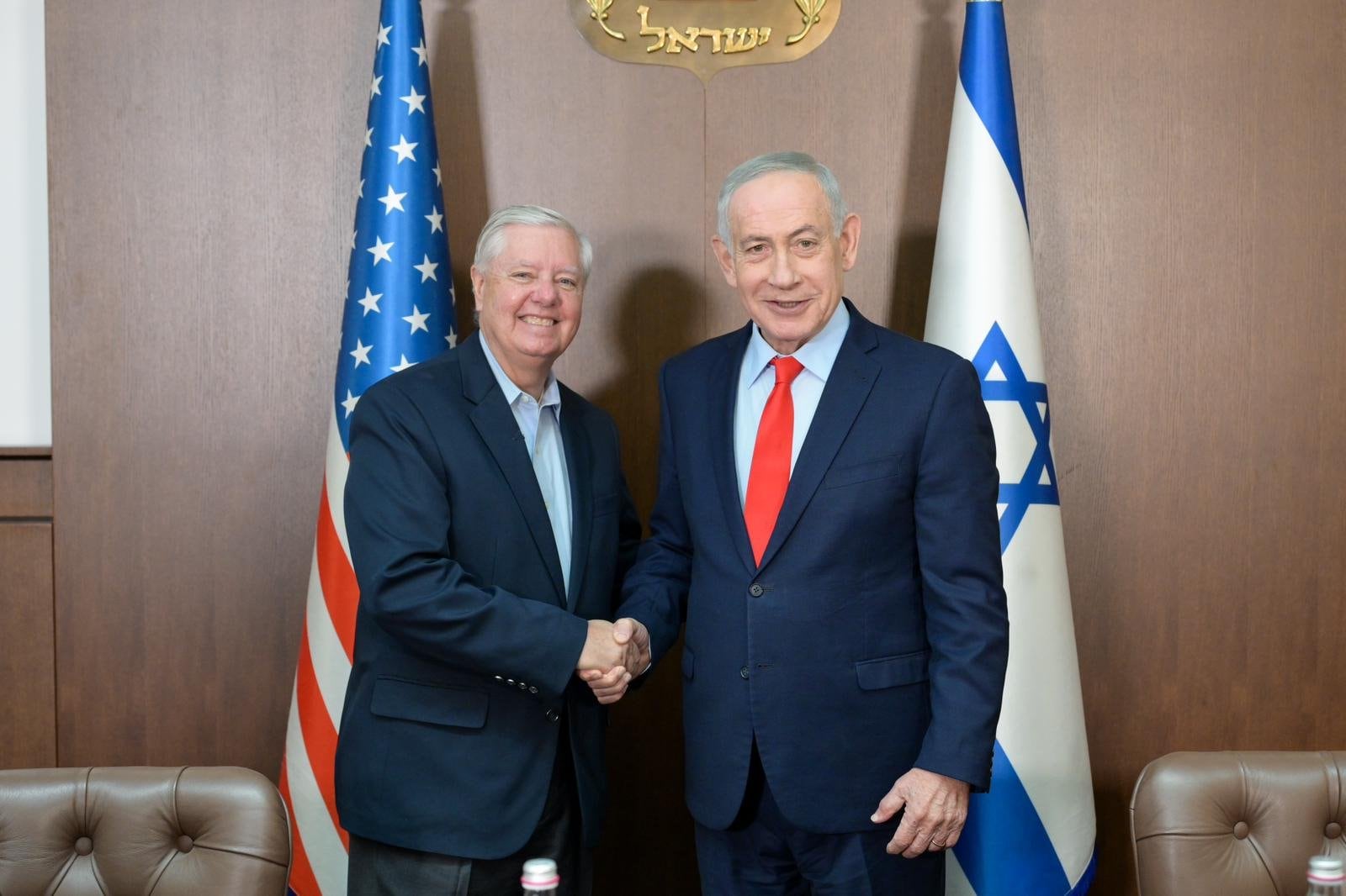 Trump recibe a Netanyahu en la Casa Blanca y medita una nueva acción militar “contundente” contra Irán 9 El senador republicano Lindsey Graham, en un encuentro con el primer ministro israelí Benjamin Netanyahu. (Archivo)