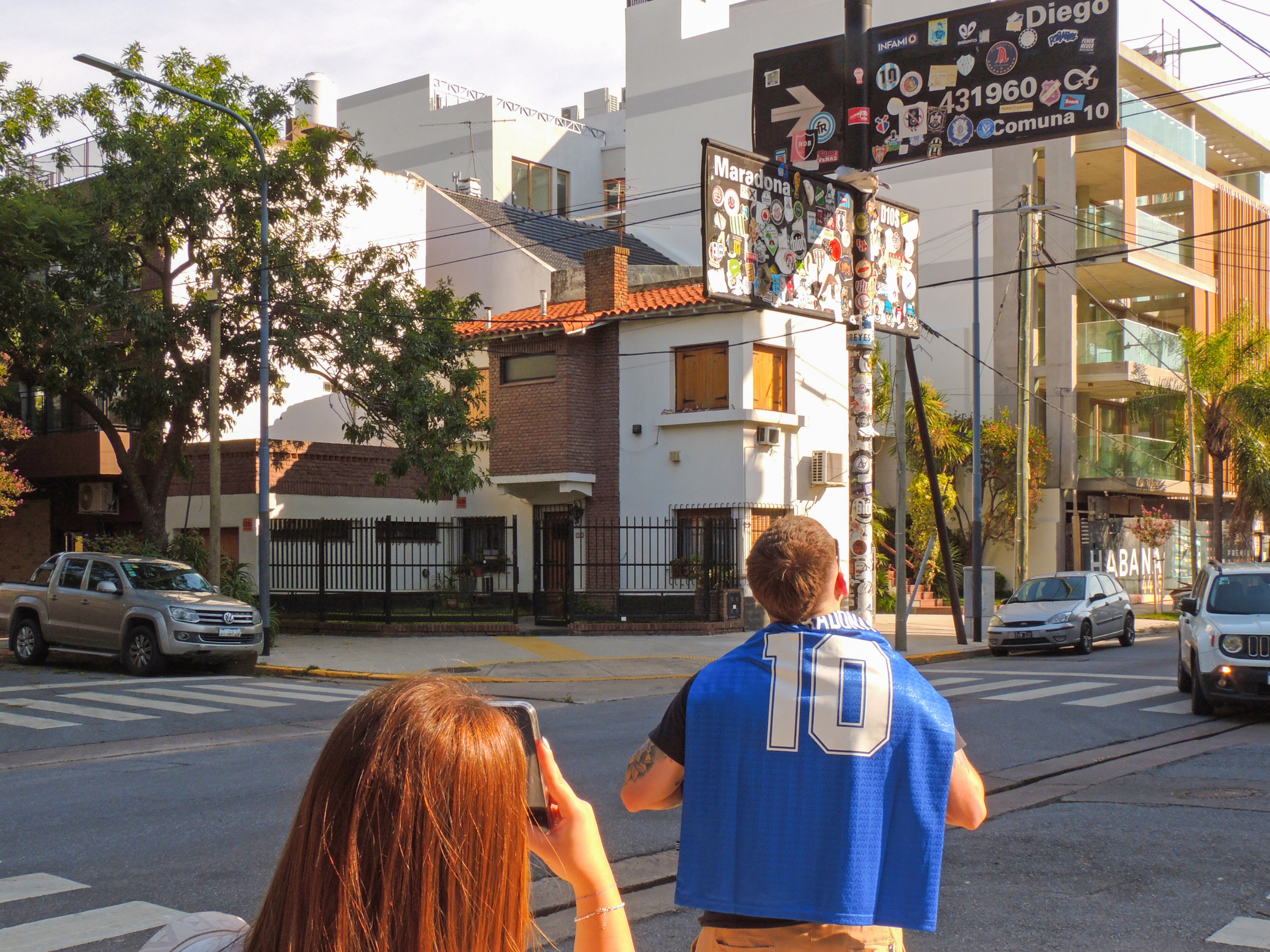 La esquina Maradona, parada obligada de fotos.