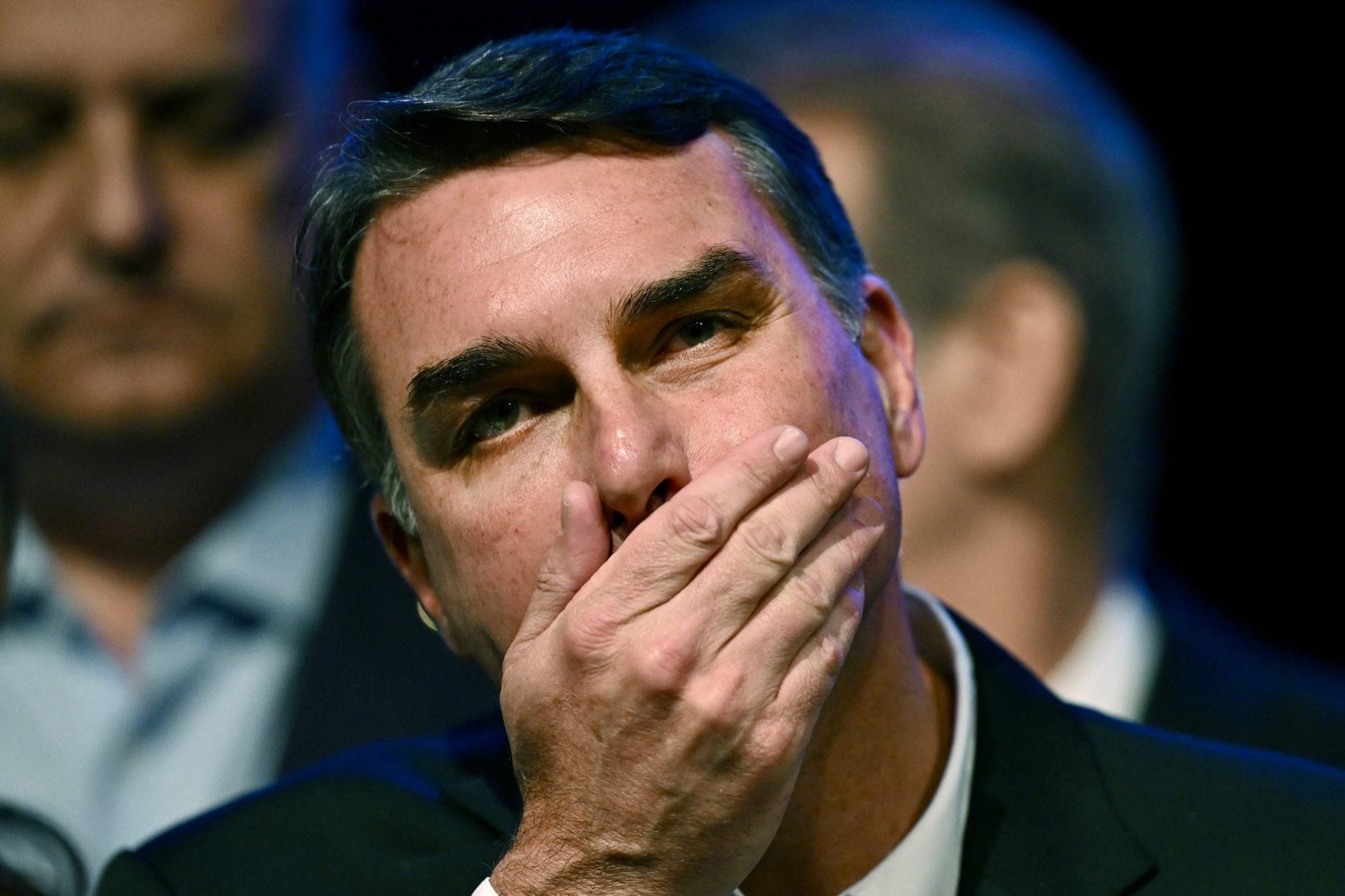 Flavio Bolsonaro huyó de Brasil (Photo by Evaristo Sa / AFP)