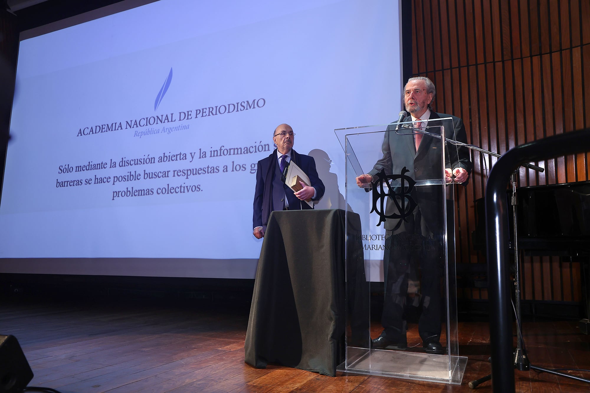 Juan Carlos Maqueda, exjuez de la Corte Suprema, advirtió que en el país “hay desvíos” a la libertad de expresión que horadan la democracia Sociales - Premio Pluma de Honor al Dr. Juan Carlos Maqueda