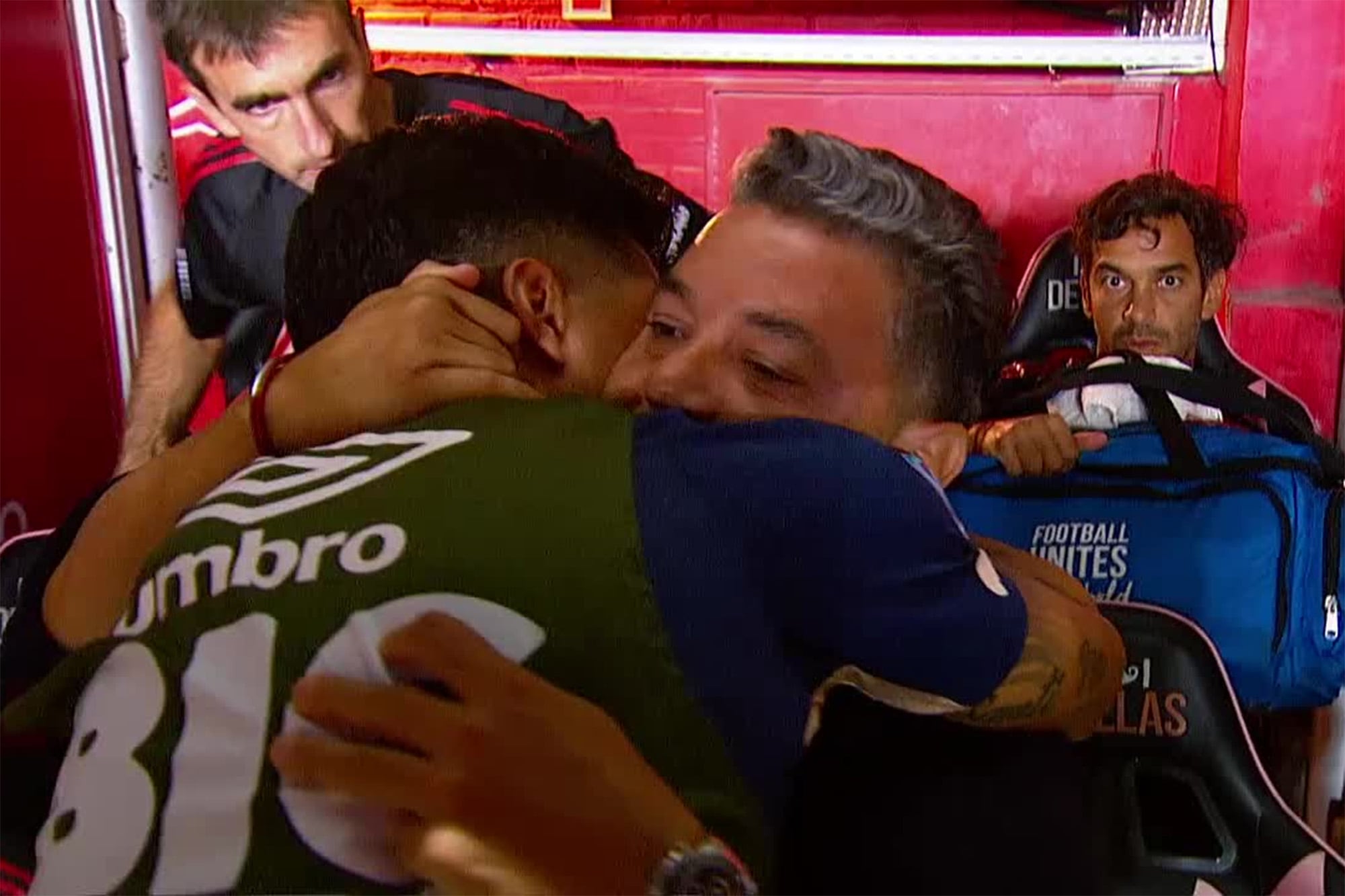Saludo entre Enzo Perez y Marcelo Gallardo