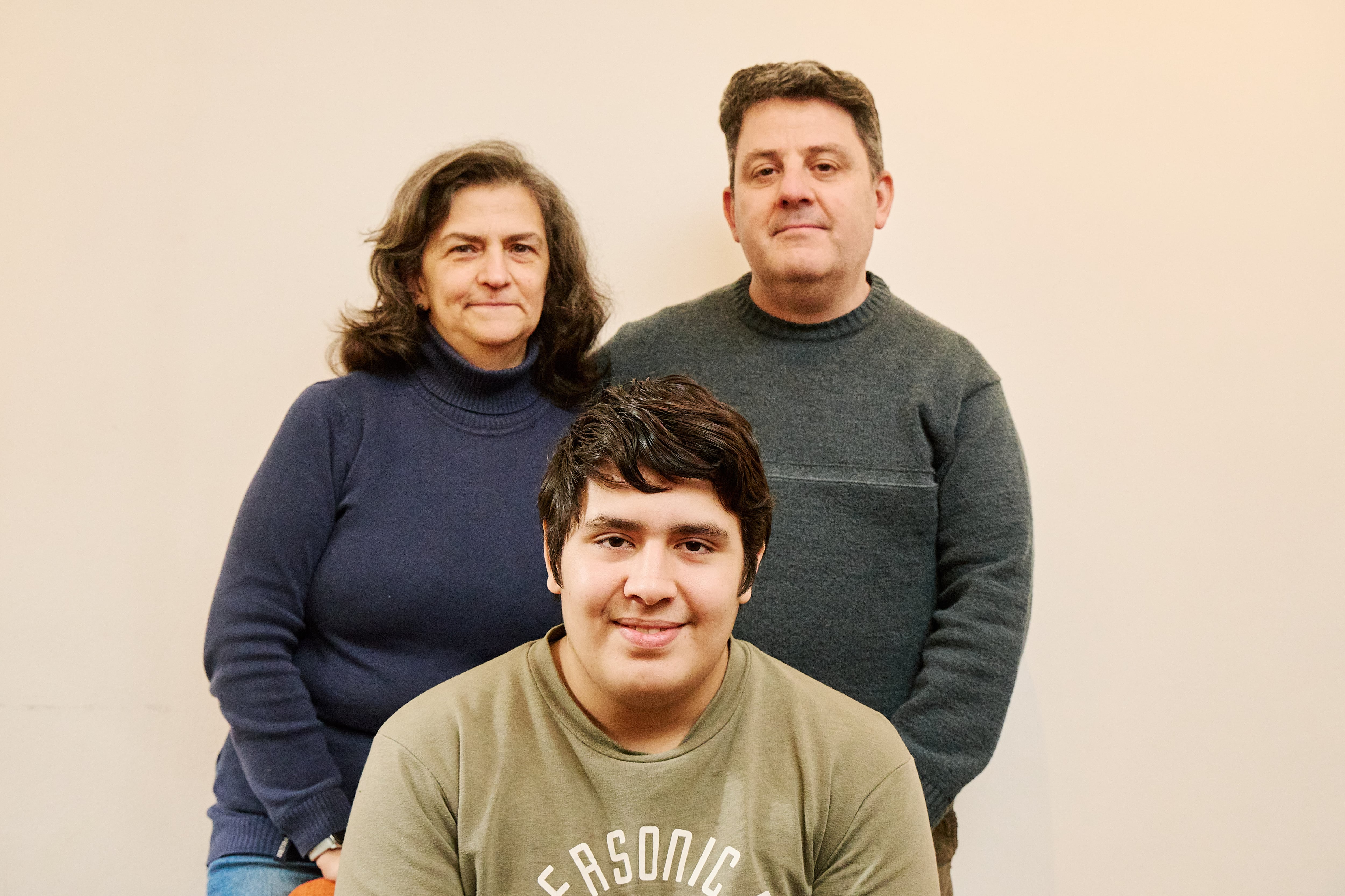 “No querían separarse”: la decisión de cinco hermanitos que le cambió la vida a tres parejas que esperaban adoptar