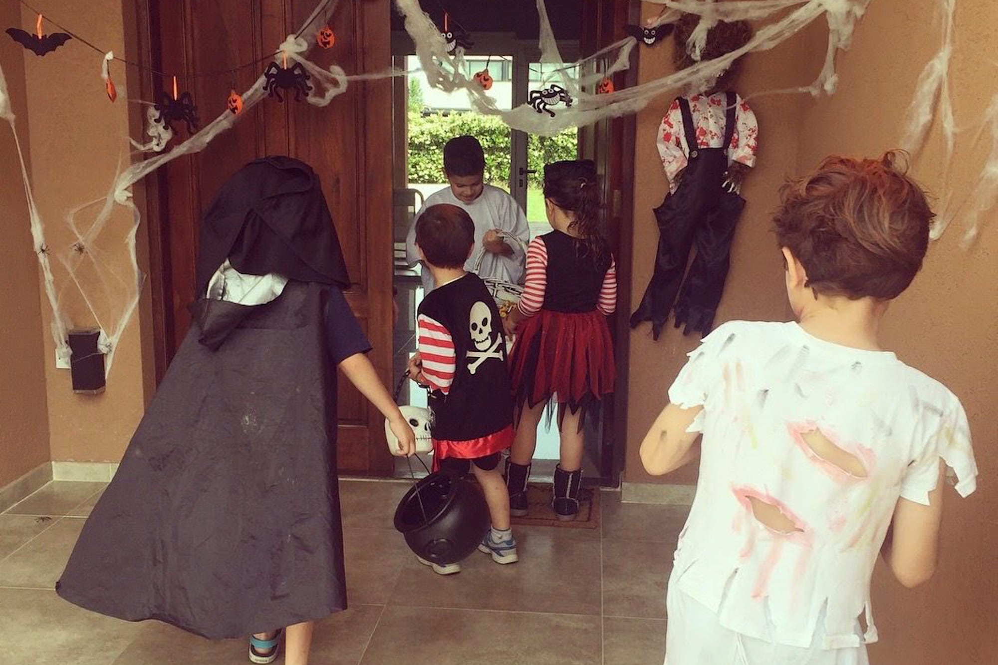Halloween se suele festejar con fiestas de disfraces