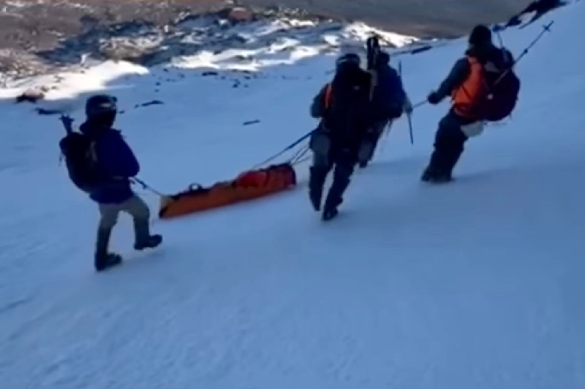 Las tareas de rescate del cuerpo fueron extremadamente complejas debido a las condiciones meteorológicas adversas