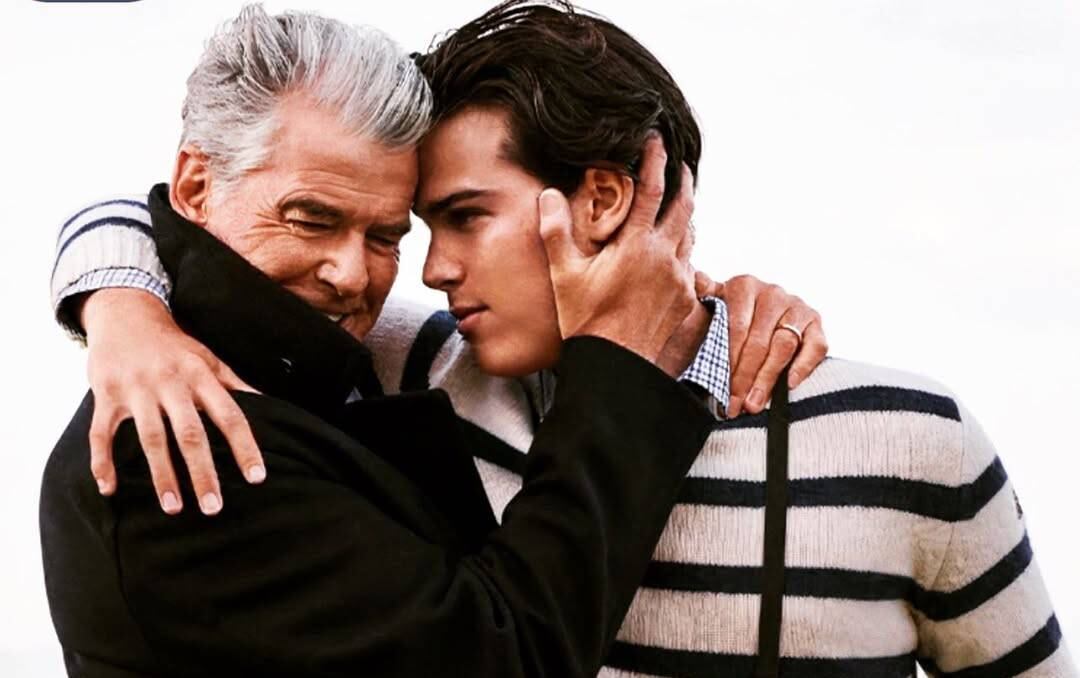 El padre de Brosnan abandonó la familia cuando Pierce era un niño. Se encontraron años después. Ahora Brosnan es un padre amoroso