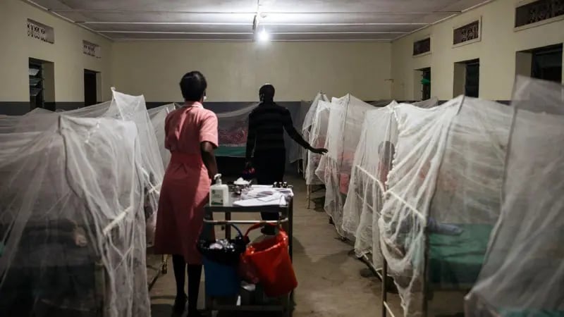 Pricilla Chebiira administra inyecciones diarias de medicamentos a pacientes con leishmaniasis visceral en el Hospital Amudat
