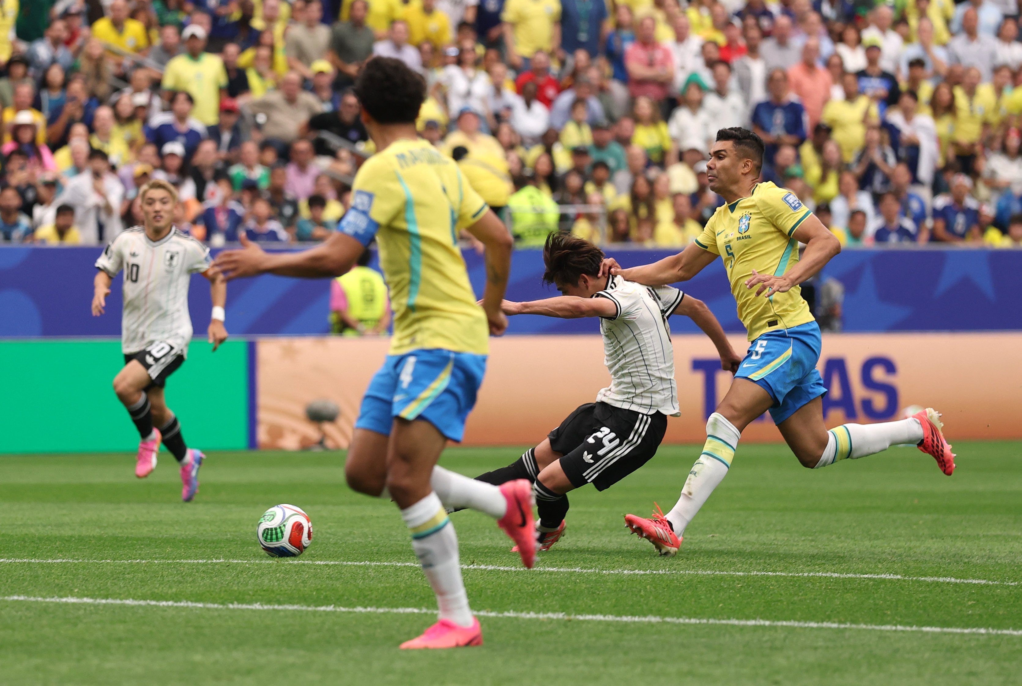 El remate rasante de Kaishu Sano para el 1 a 0 parcial de Japón frente a Brasil